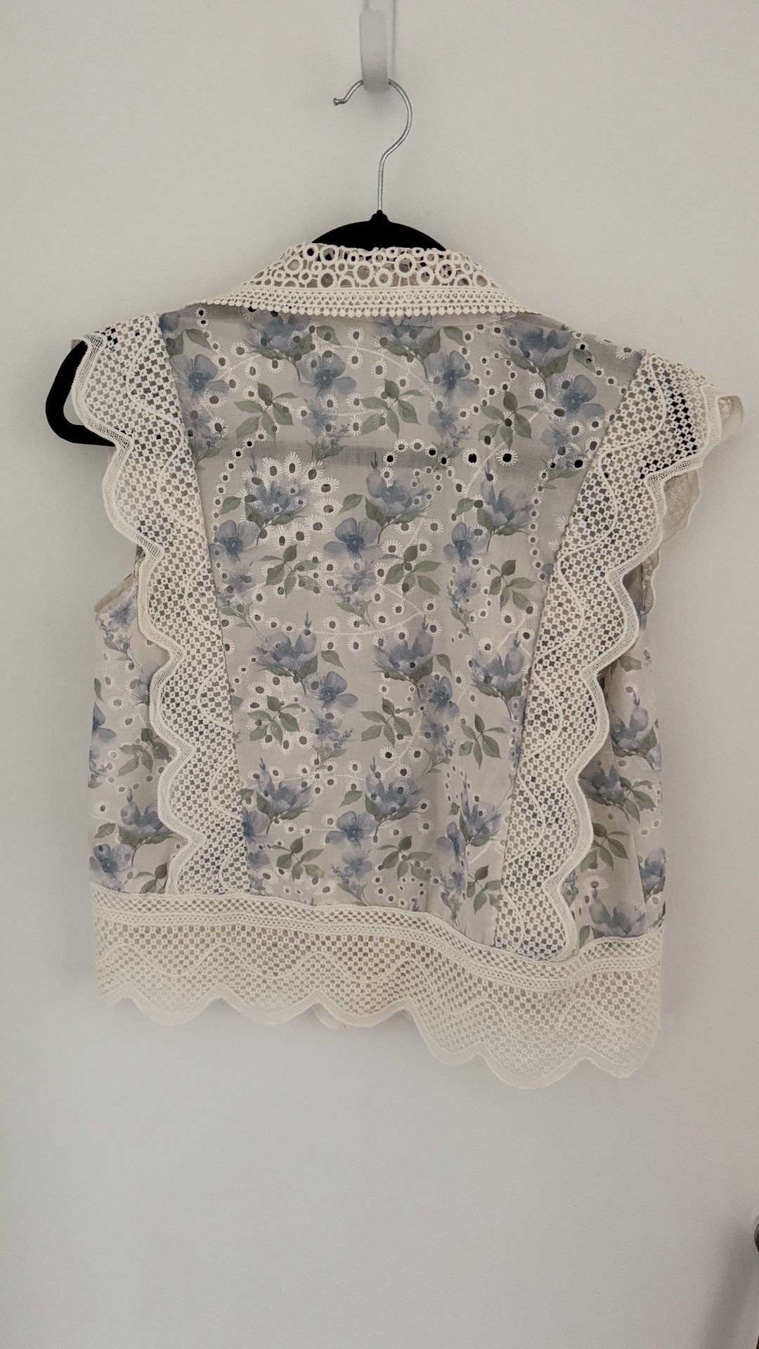 Ultra Pink Floral Blouse Size S Blue White Eyelet Lace Button Down Top 5