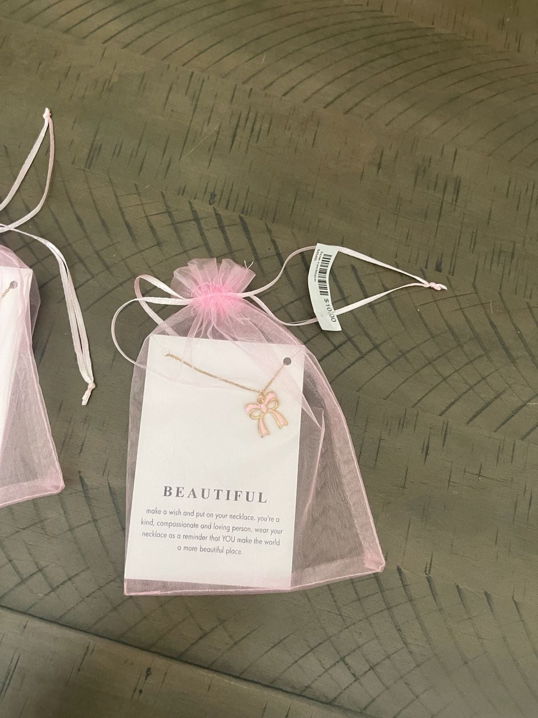 Bow Necklace Pink Gold Tone Gift Set Coquette
$10 each
I have 3 3