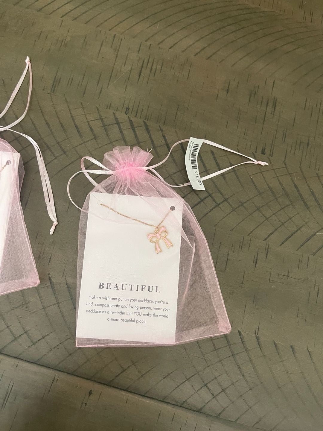 Bow Necklace Pink Gold Tone Gift Set Coquette
$10 each
I have 3 4