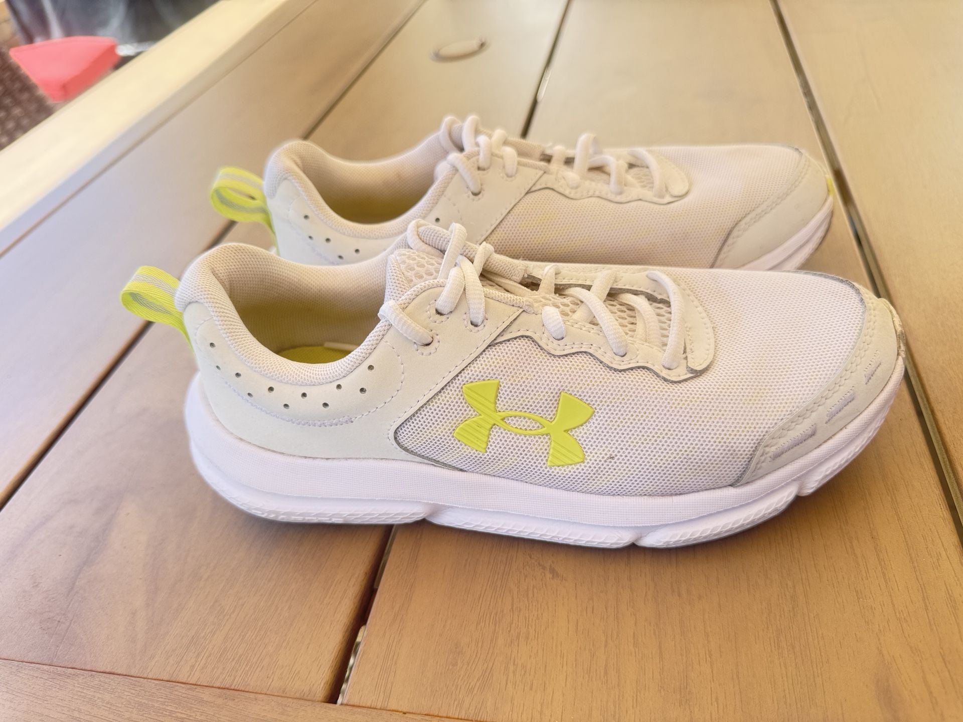 Under Armour Sneakers Size 8 White Neon Yellow Athletic Shoes 5