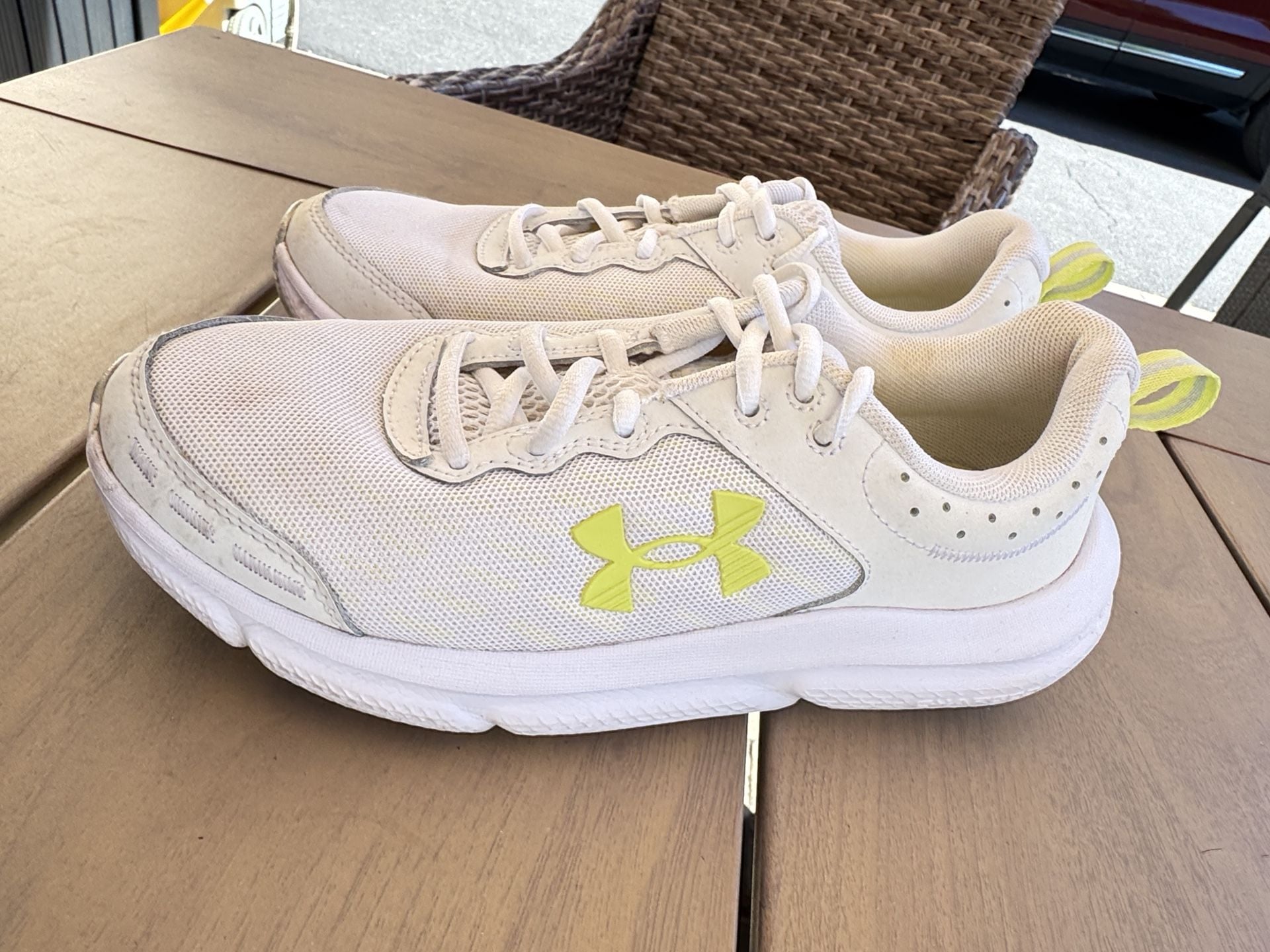 Under Armour Sneakers Size 8 White Neon Yellow Athletic Shoes 6