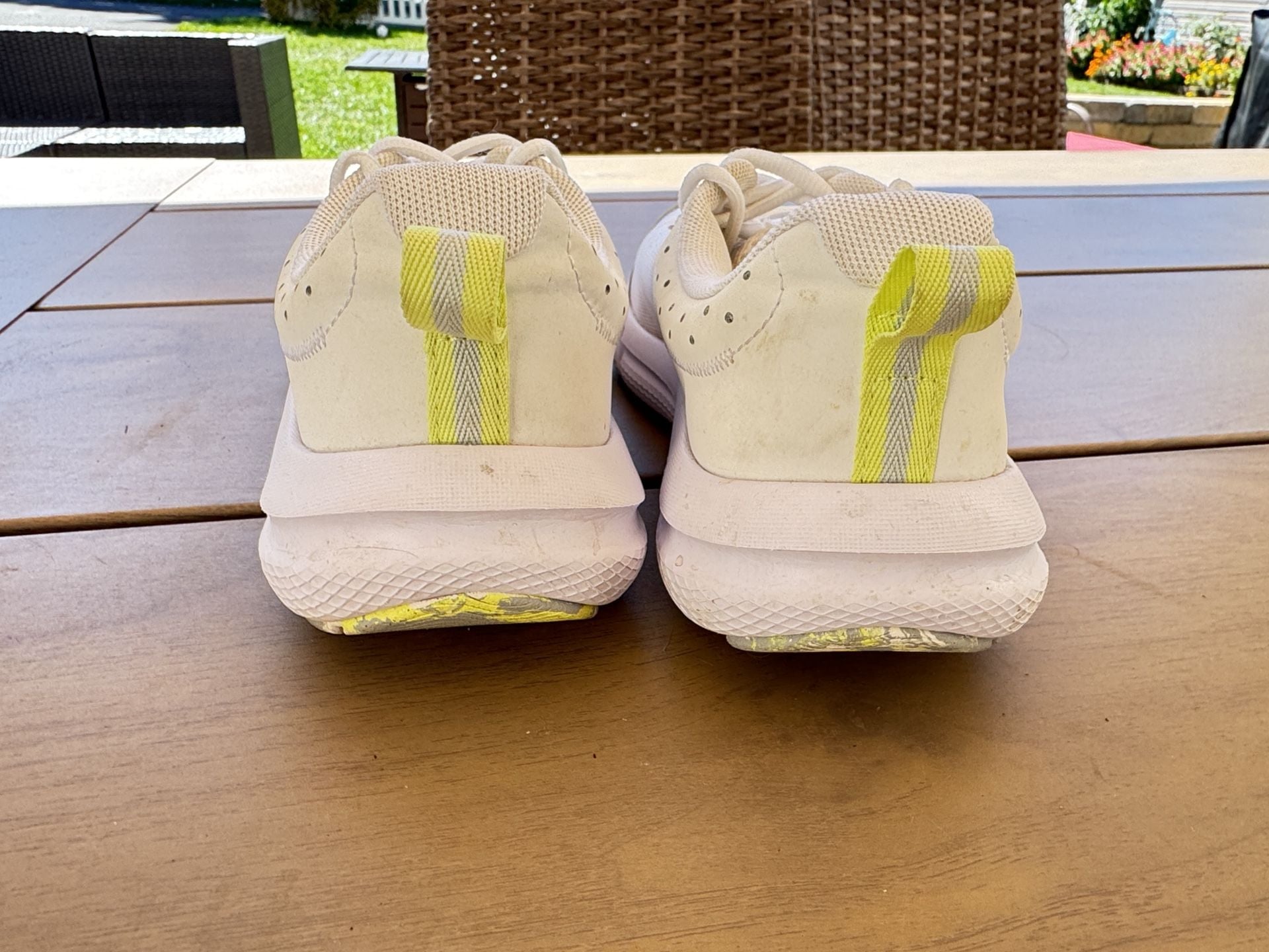Under Armour Sneakers Size 8 White Neon Yellow Athletic Shoes 7