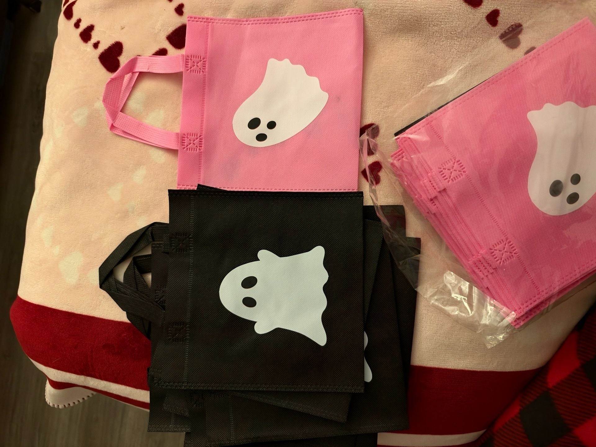 24 Spooky Ghost Non Woven Tote Bags Lot Halloween Party Favor 1