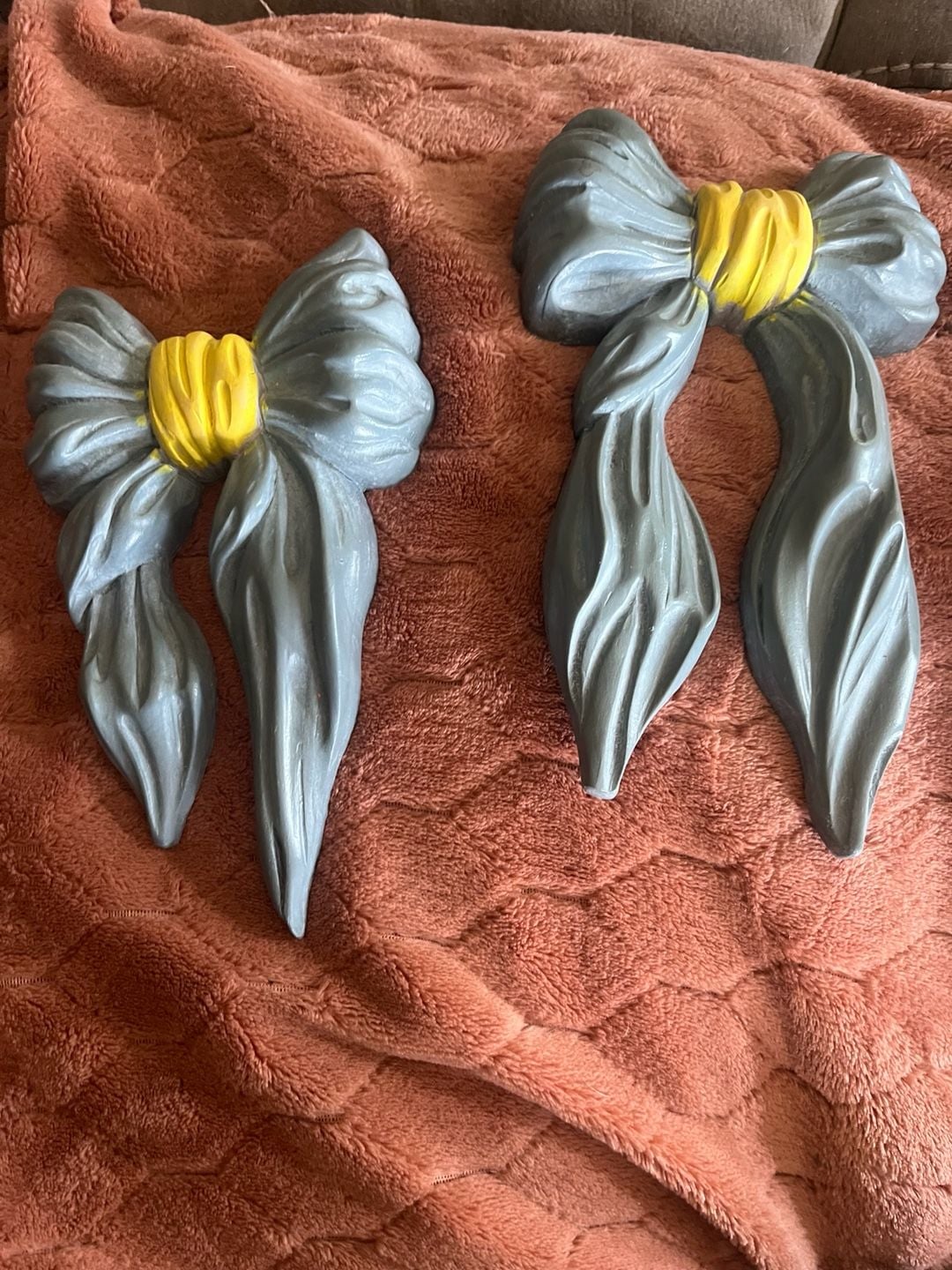 Set of 3 Decorative Resin Bow Wall Hangings Grey and Yellow 2