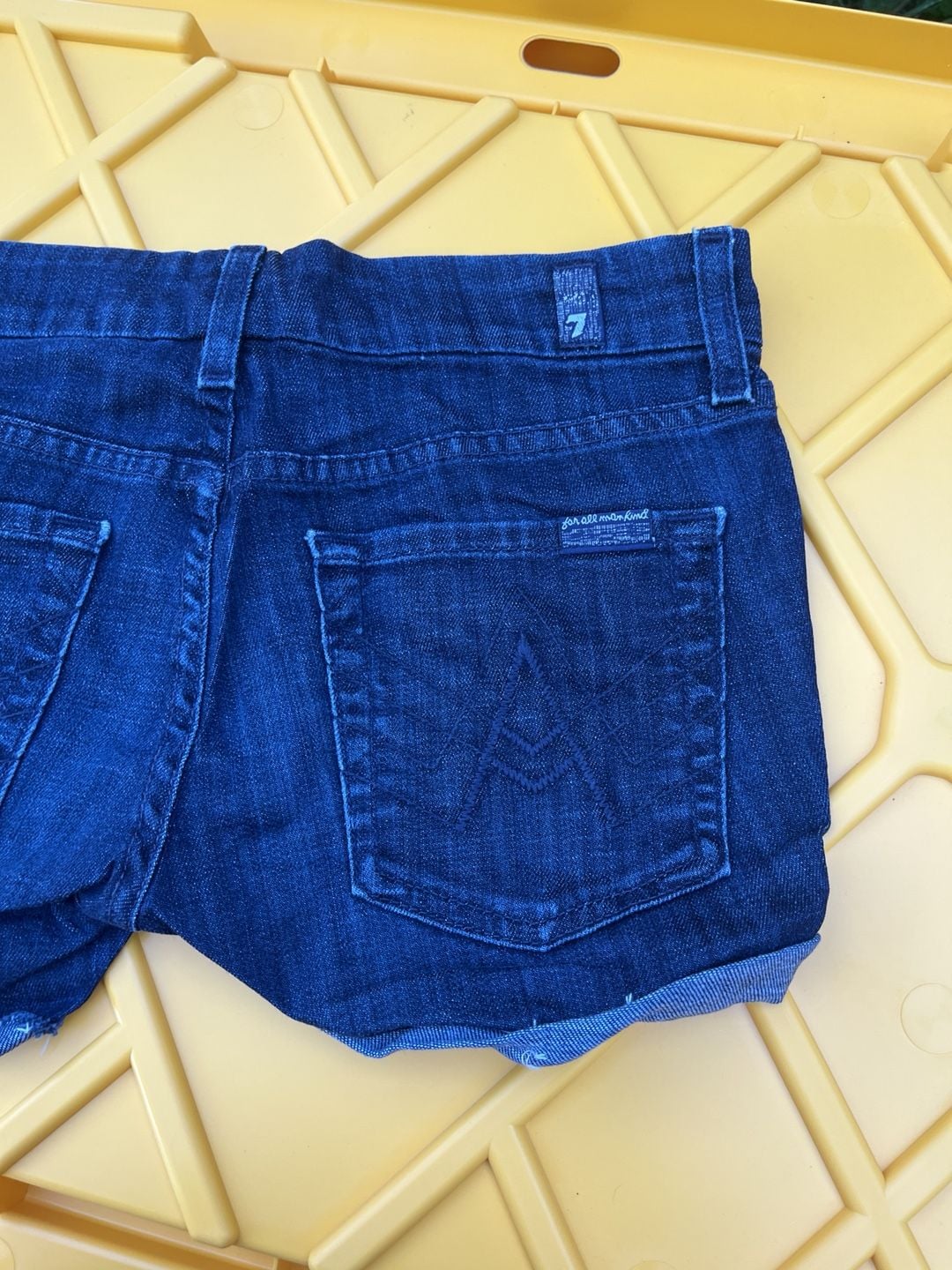 7 For All Mankind The Lexie Petite Size 25 Blue Denim Cuffed Shorts 2