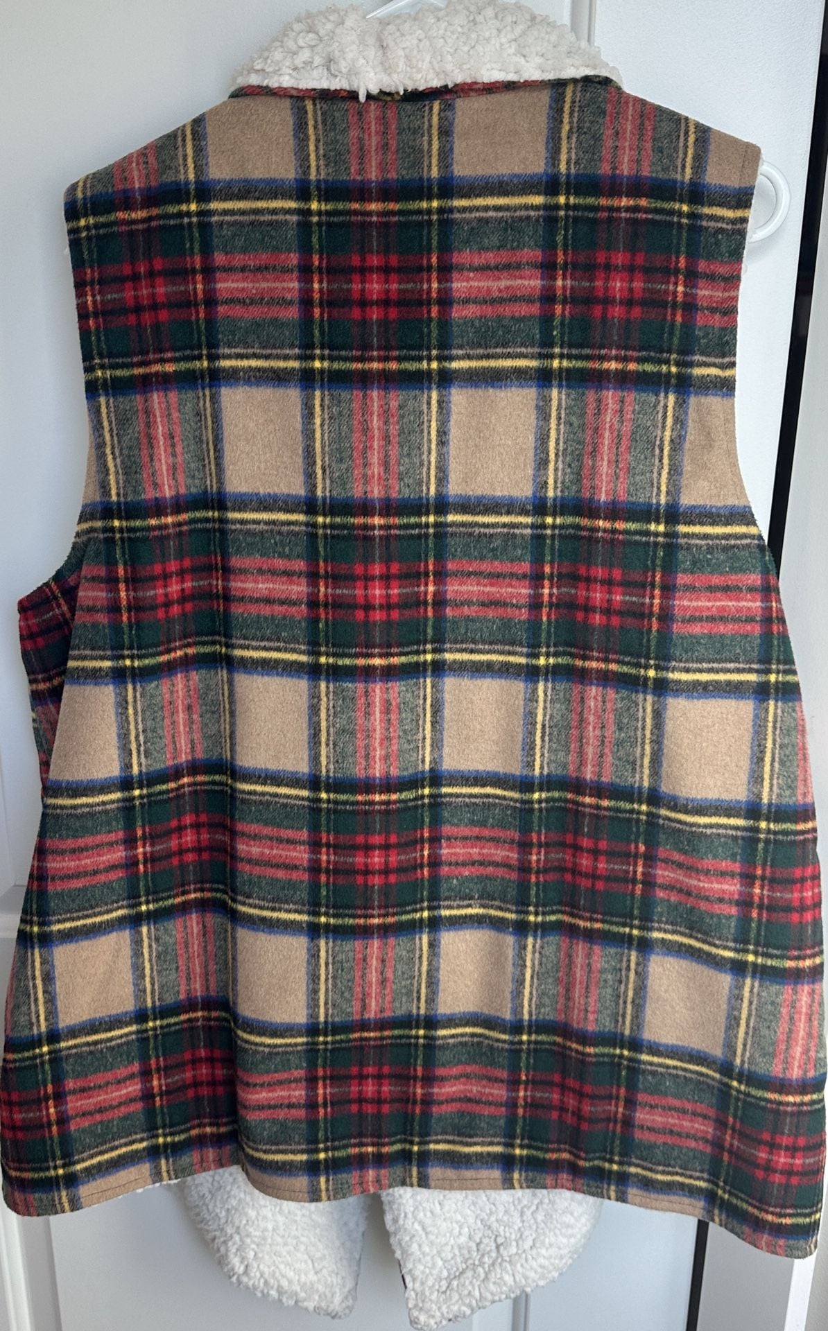 Maurices Plaid Sherpa Vest Size 2 Red Green Tan Open Front 2