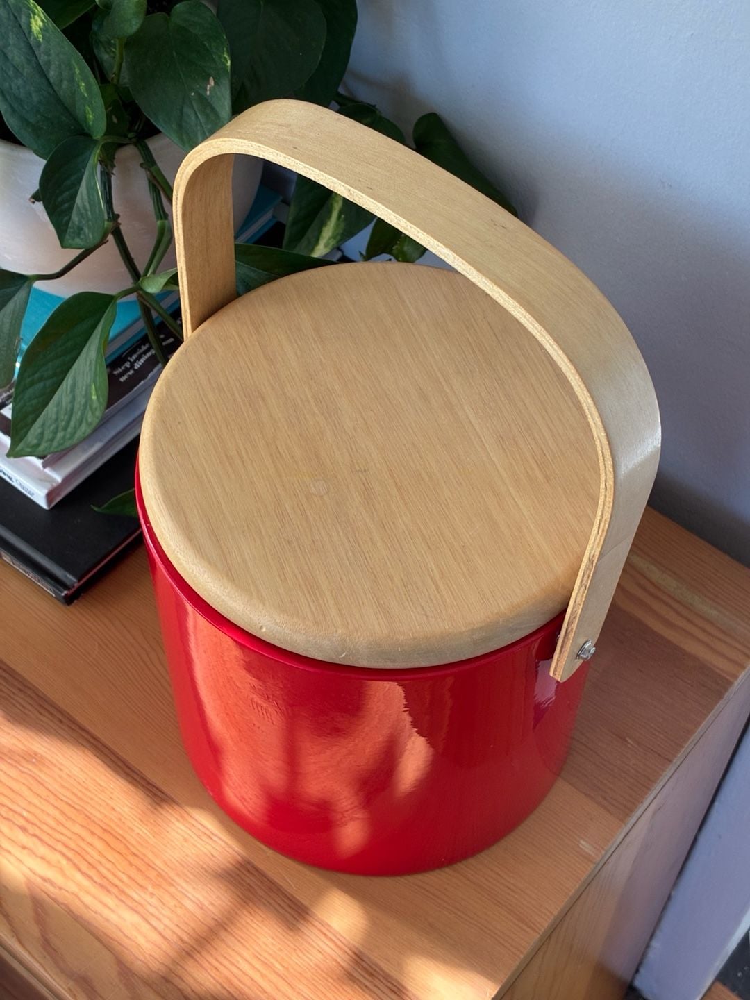 Georges Briard Red Ice Bucket Wooden Handle Lid 2
