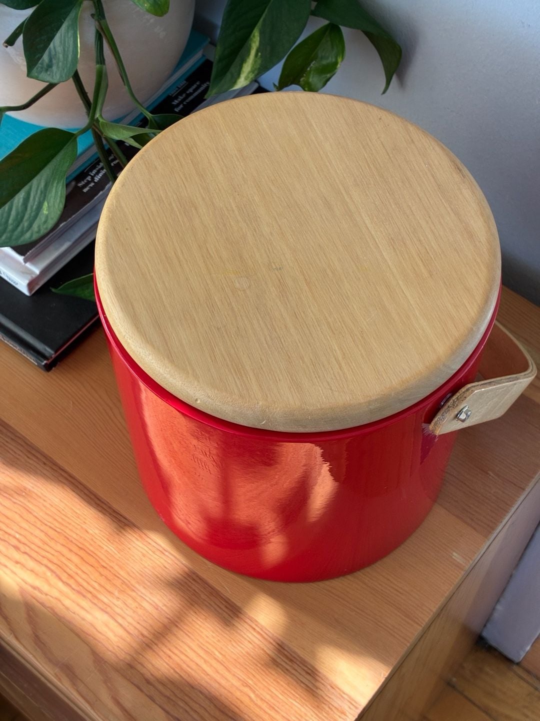 Georges Briard Red Ice Bucket Wooden Handle Lid 3