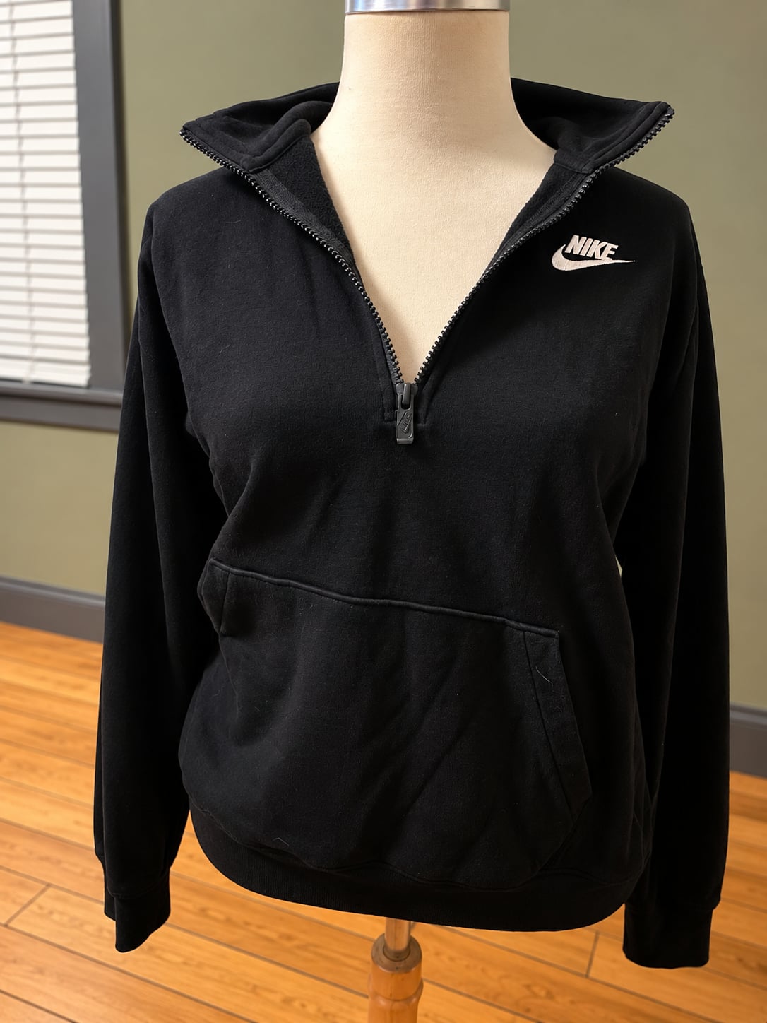 Nike 1/2 Zip Sweatshirt Black Embroidered Logo 2