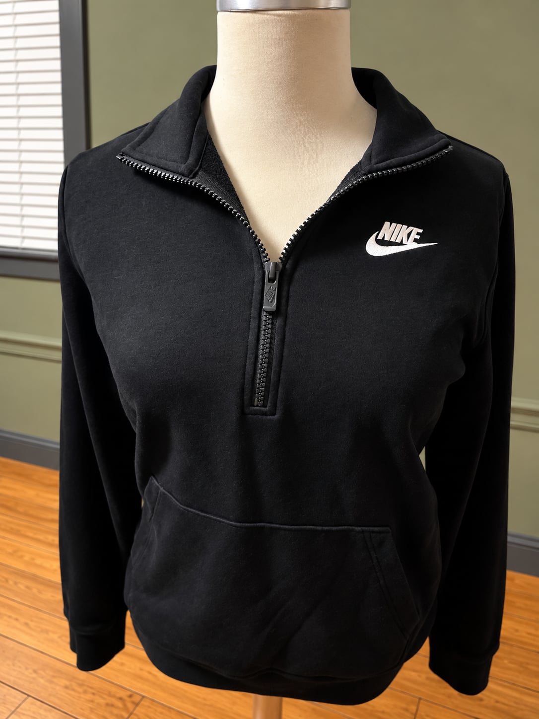 Nike 1/2 Zip Sweatshirt Black Embroidered Logo 3