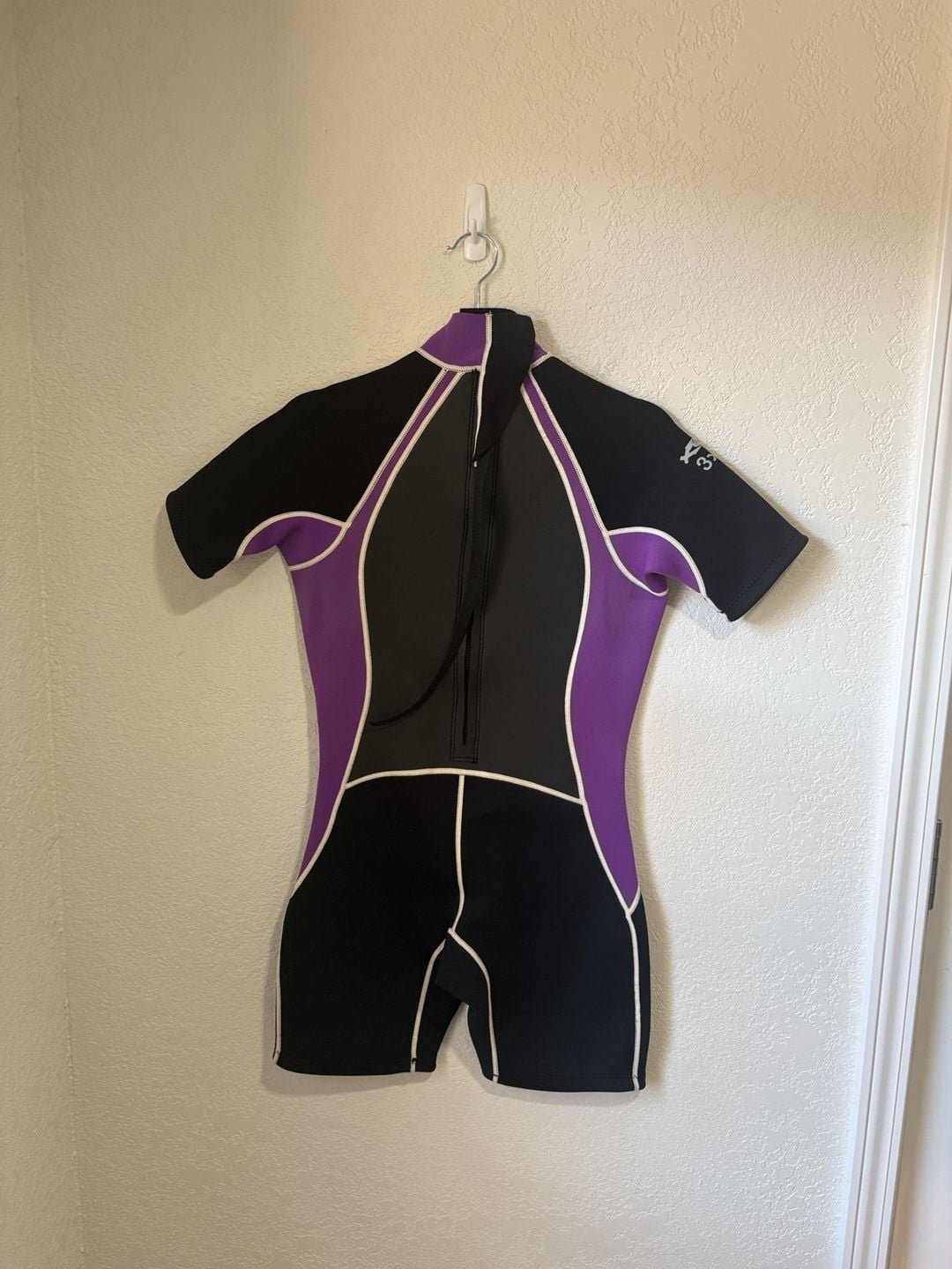X2O Shorty Wetsuit Size L Black Purple Neoprene 3x2 3