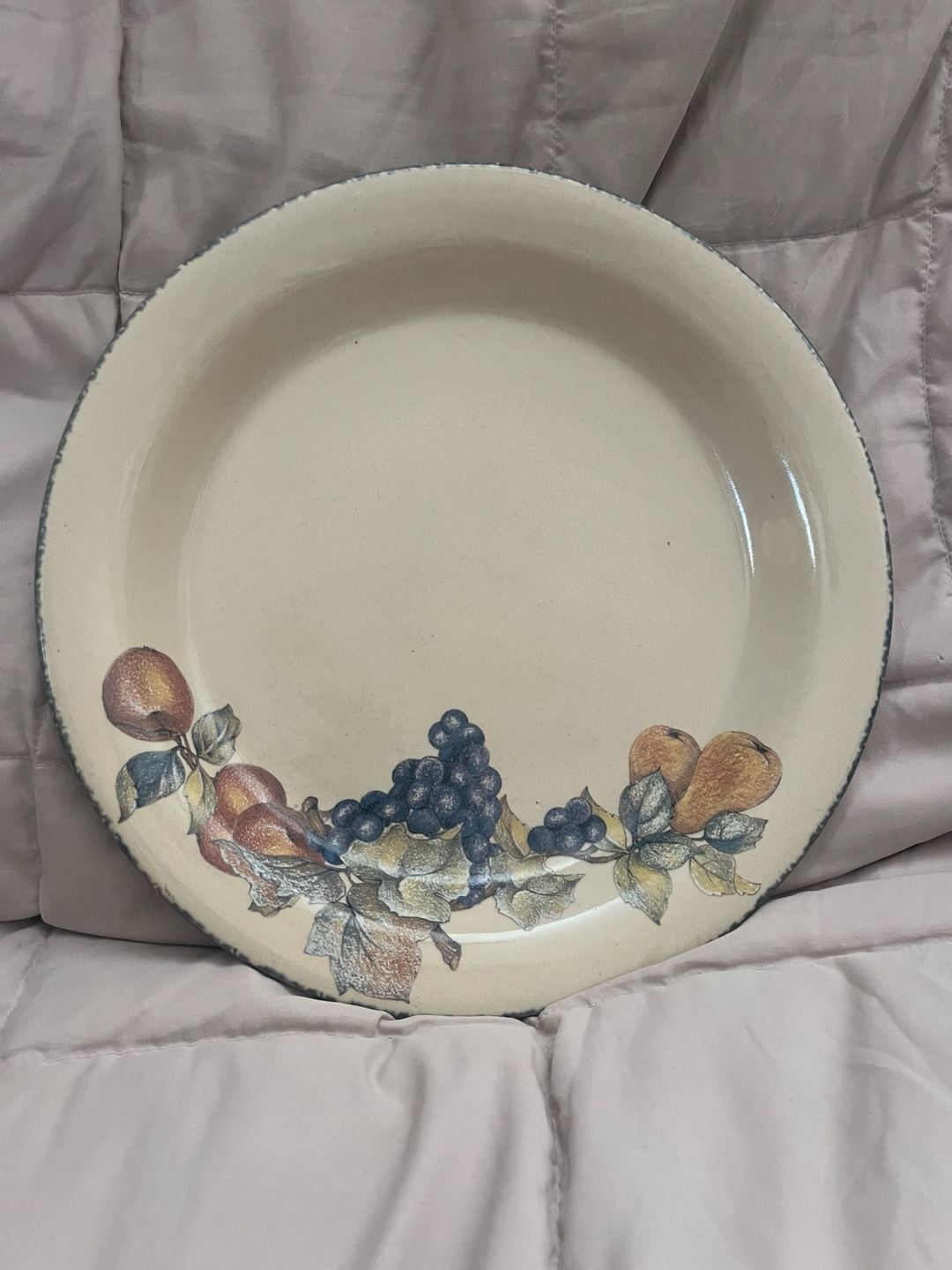 Home & Garden Party 2002 Fruit Grape Vine Ceramic Pie Baker Plate 1