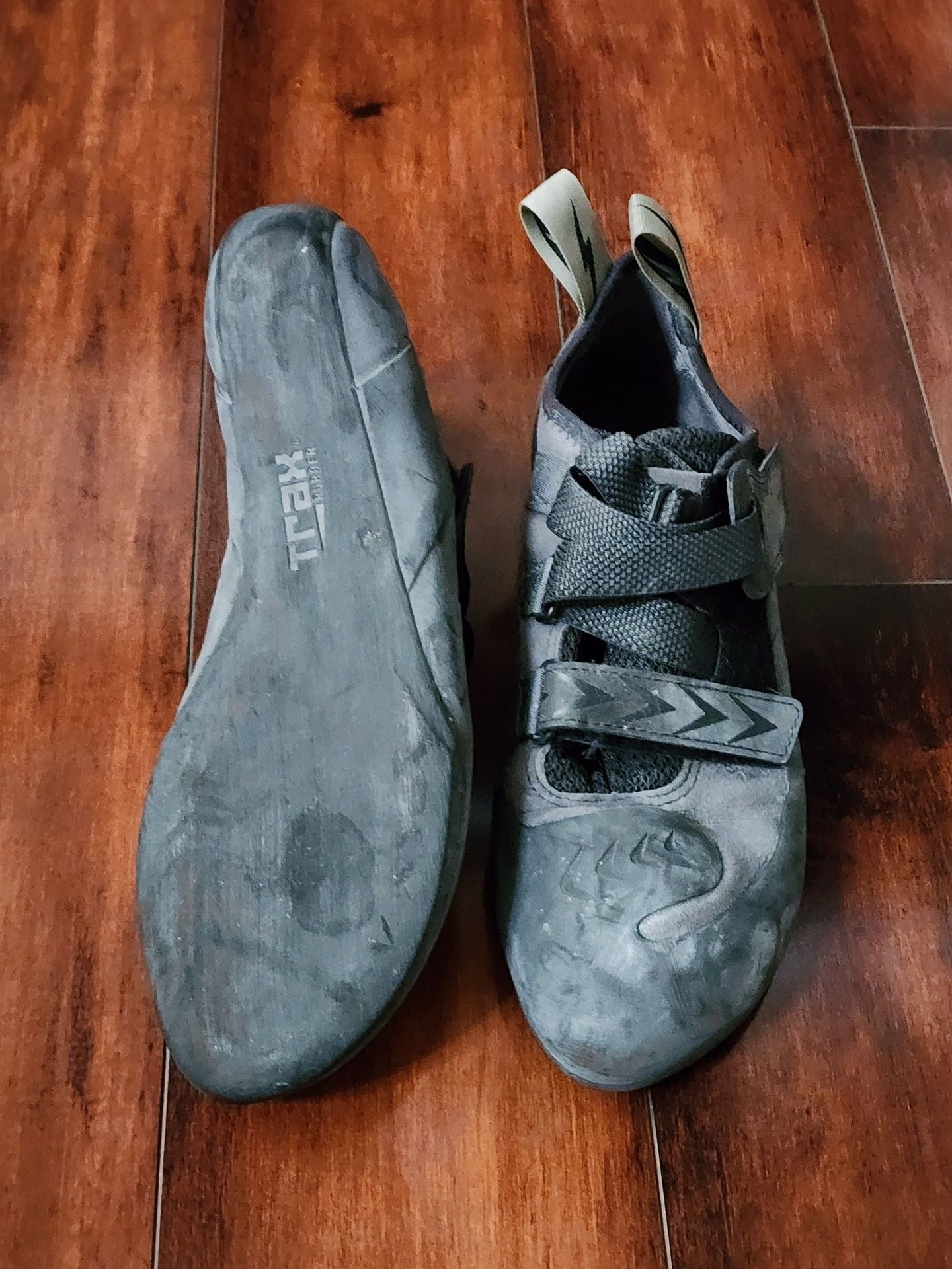 Evolv Kronos Rock Climbing Shoes Men’s 10.5 / Women’s 11.5 9