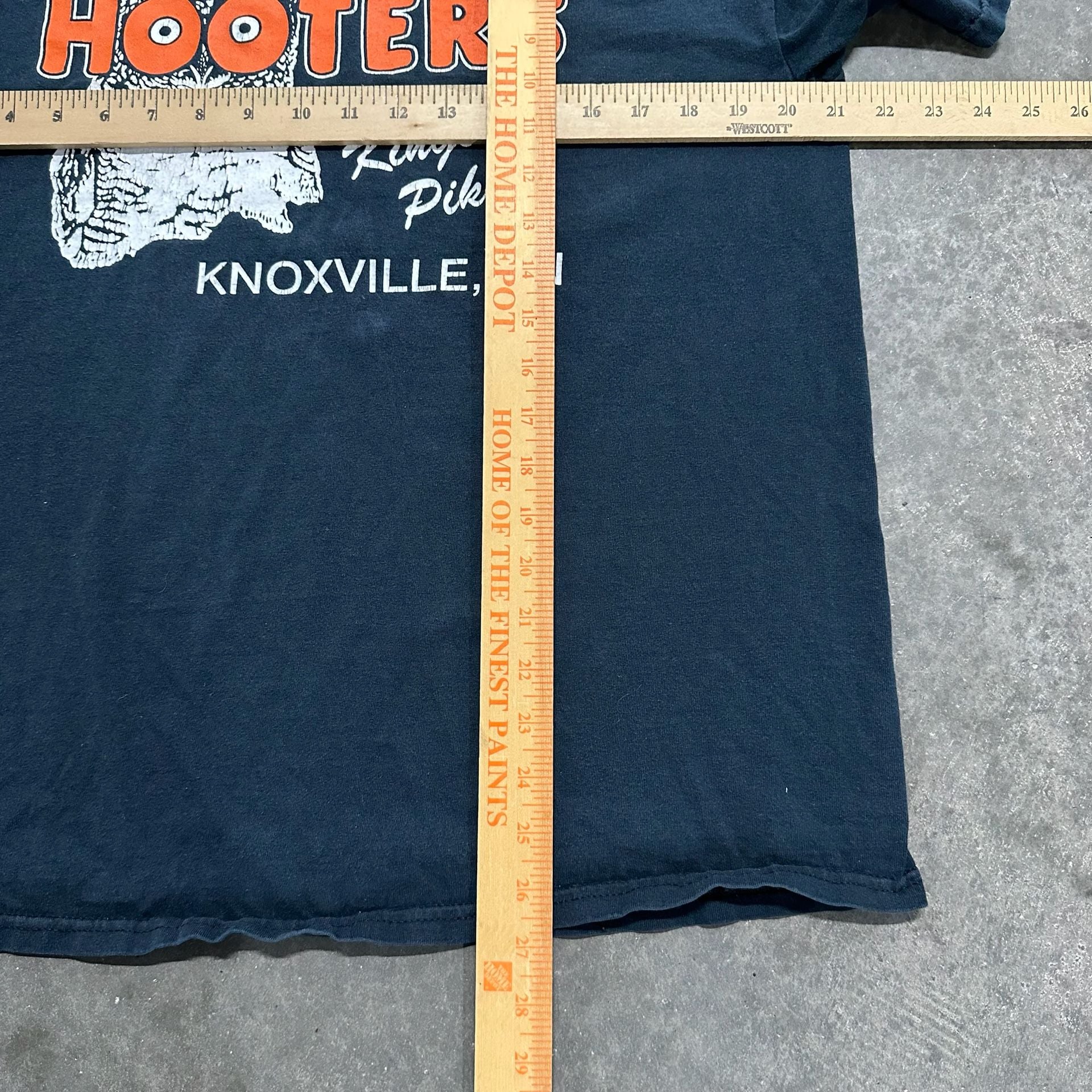 Gildan Hooters Knoxville TN T-Shirt Size Large Black Graphic Tee 5