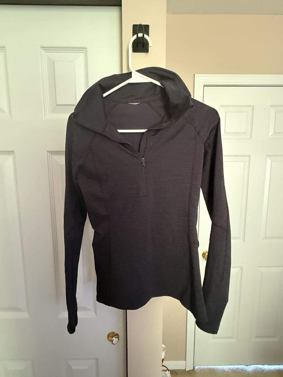 Under Armour 1/2 Zip Pullover Small Black Long Sleeve Thumbholes 2