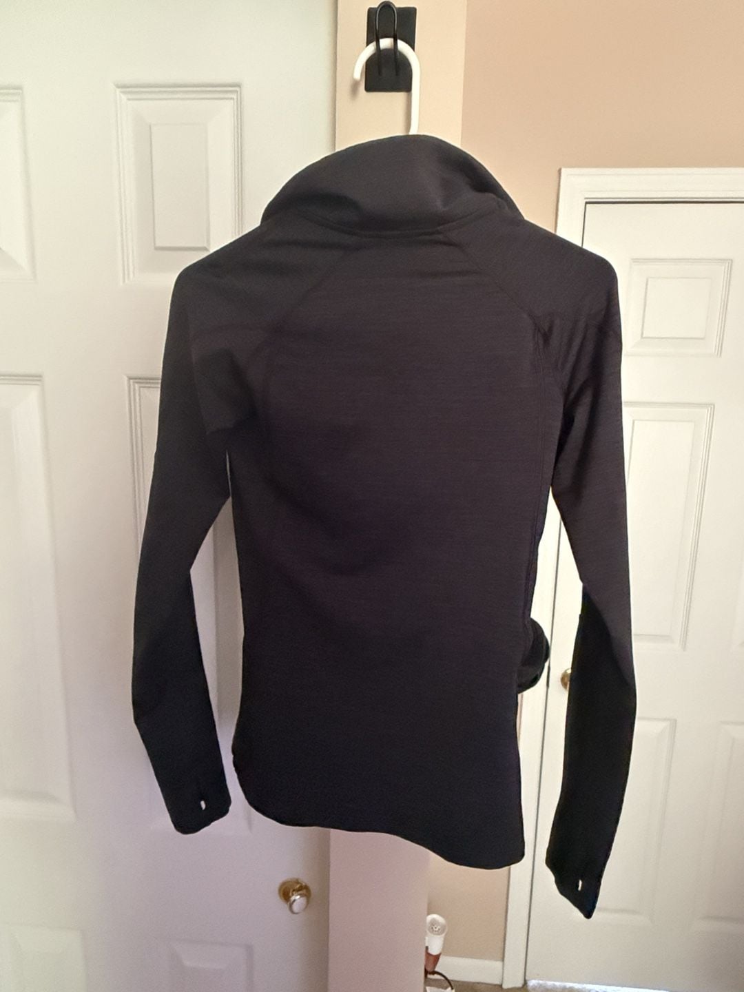 Under Armour 1/2 Zip Pullover Small Black Long Sleeve Thumbholes 6