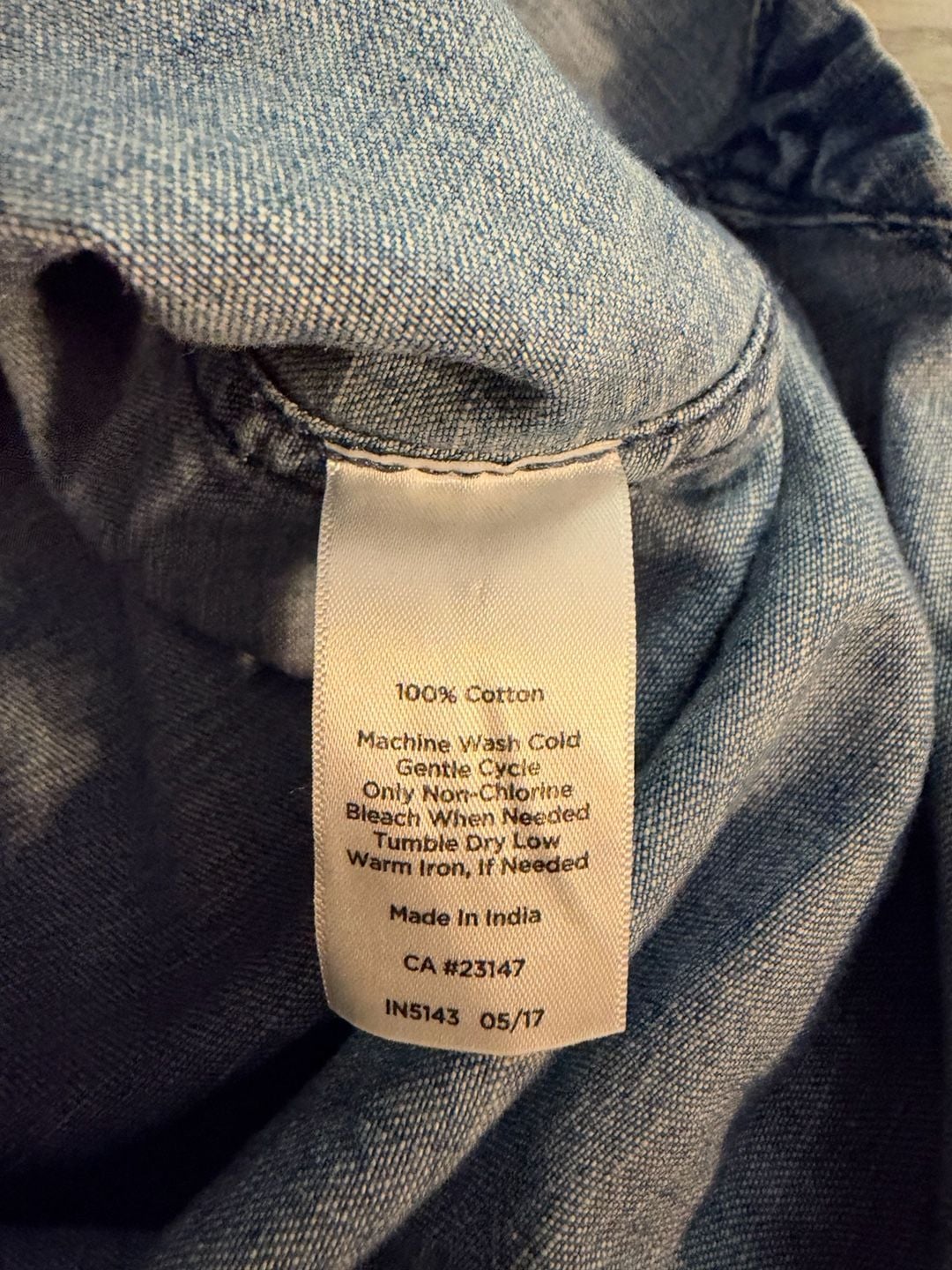 Talbots Women’s Medium Chambray Denim Button Front Shirt 100% Cotton 4