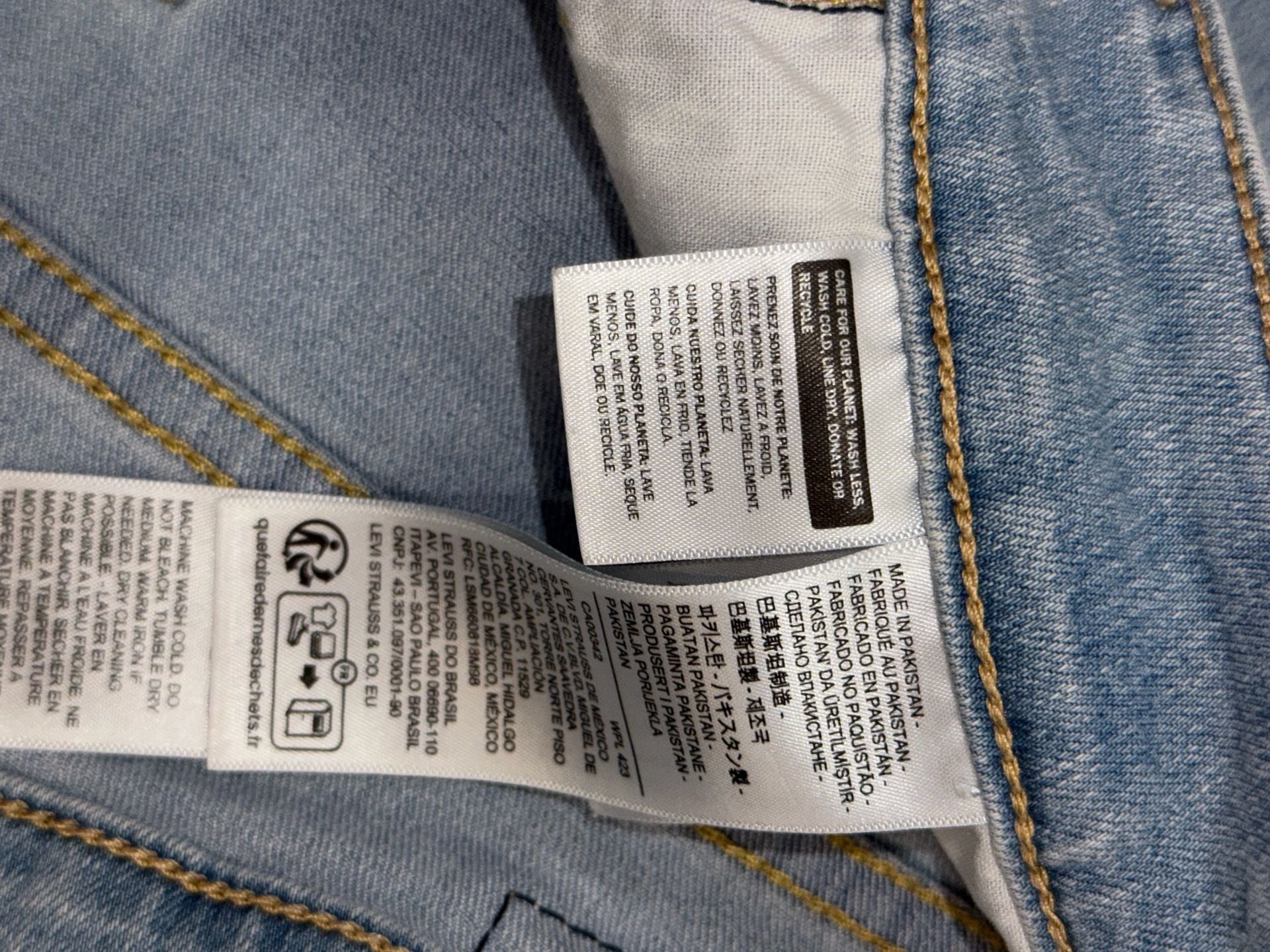 Levi's 725 High Rise Bootcut Jeans Size 31 Light Wash Front Seam 5