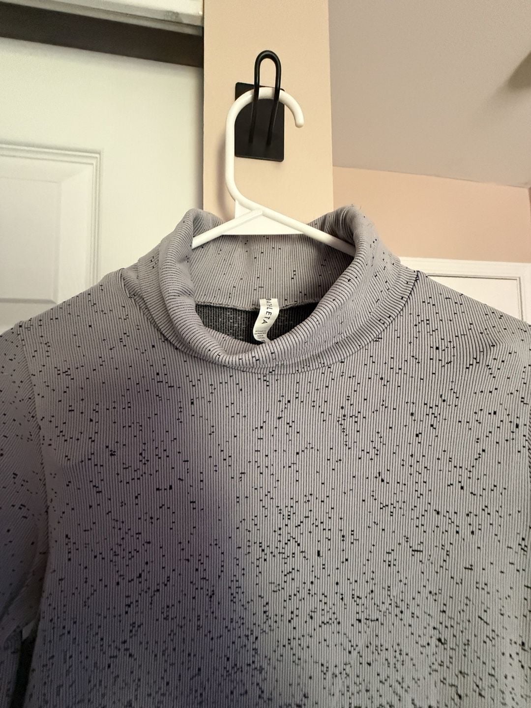 Athleta Flurry Blizzard Turtleneck Size M Grey Black Ombre Ribbed Top 5