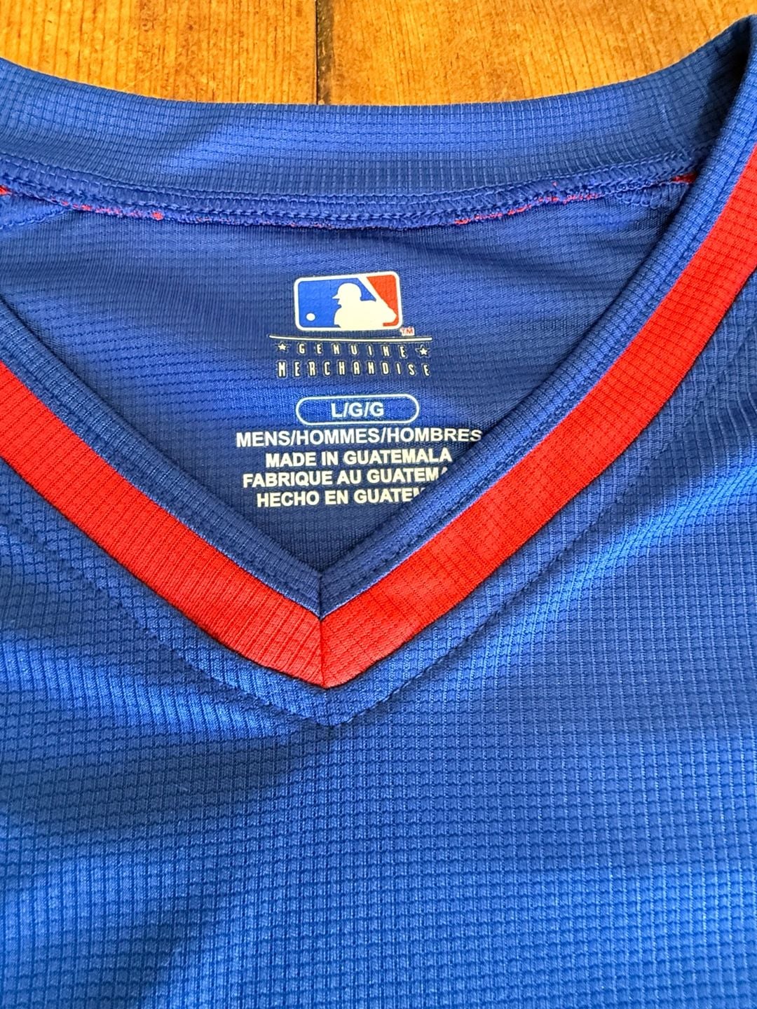 MLB Genuine Merchandise Chicago Cubs T-Shirt Size L Blue Red V-Neck 4