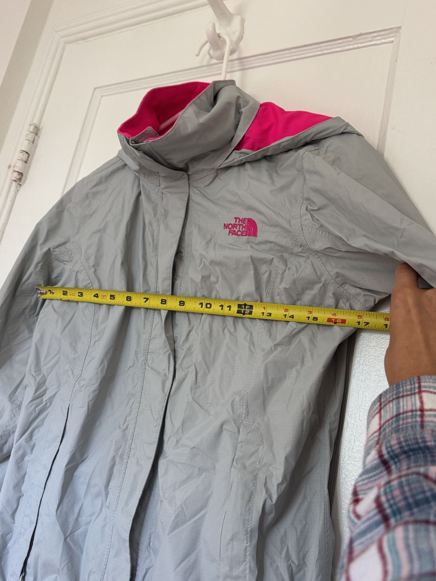 The North Face Resolve 2 Jacket Size S/P Grey Pink Rain Jacket Gorpcore Outdoors Weatherproof 7