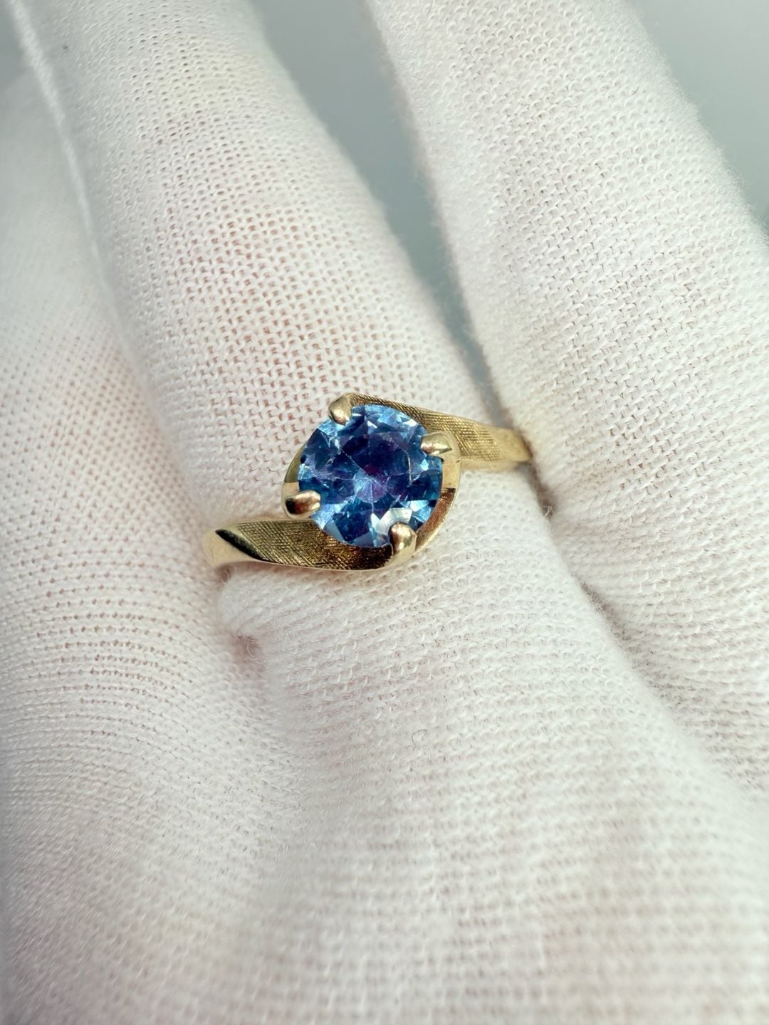 Spring 10K Yellow Gold Blue Topaz Solitaire Ring 12