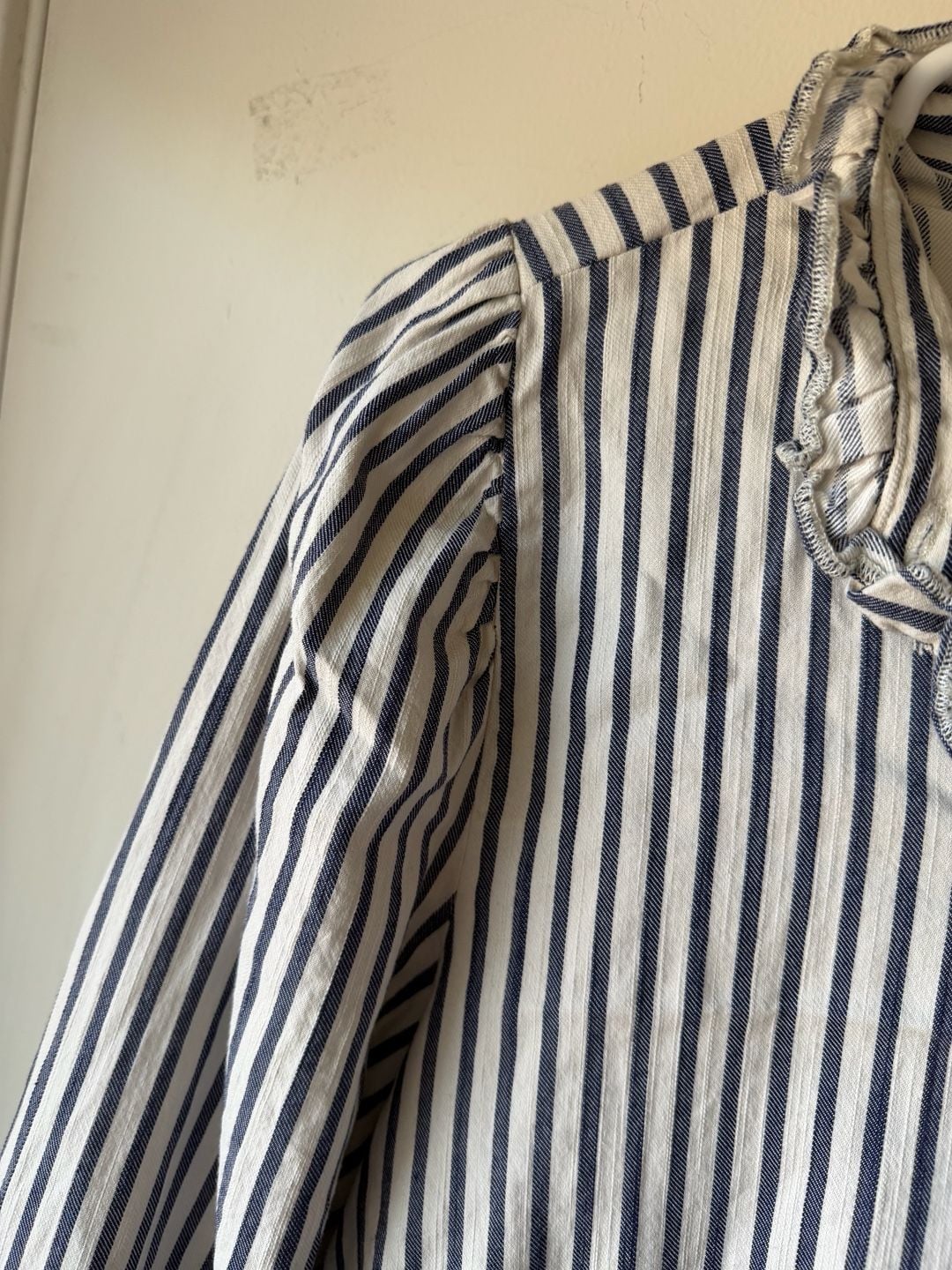H&M Ruffle Collar Blouse Size M Blue White Striped Long Sleeve Shirt 6