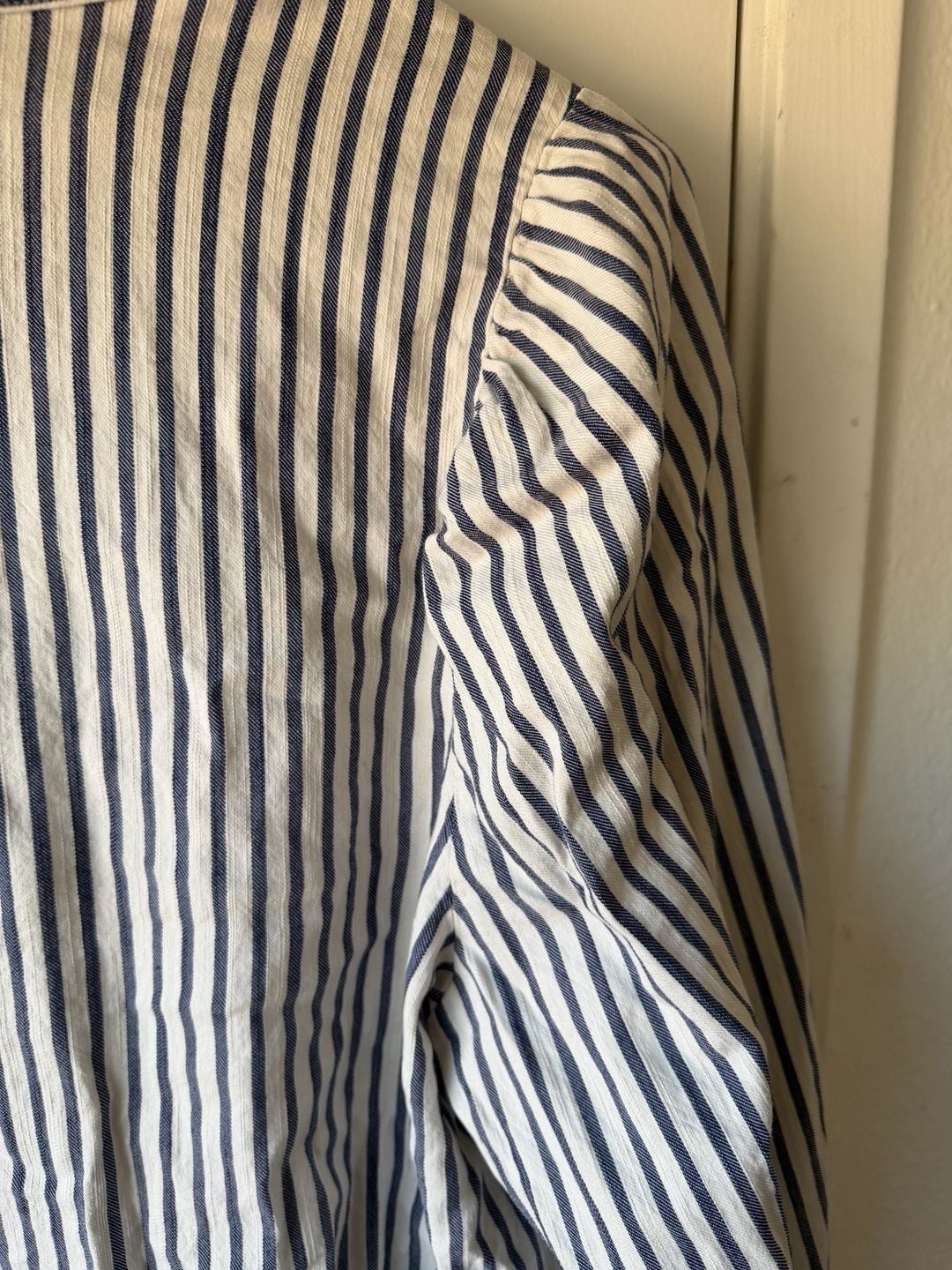 H&M Ruffle Collar Blouse Size M Blue White Striped Long Sleeve Shirt 9