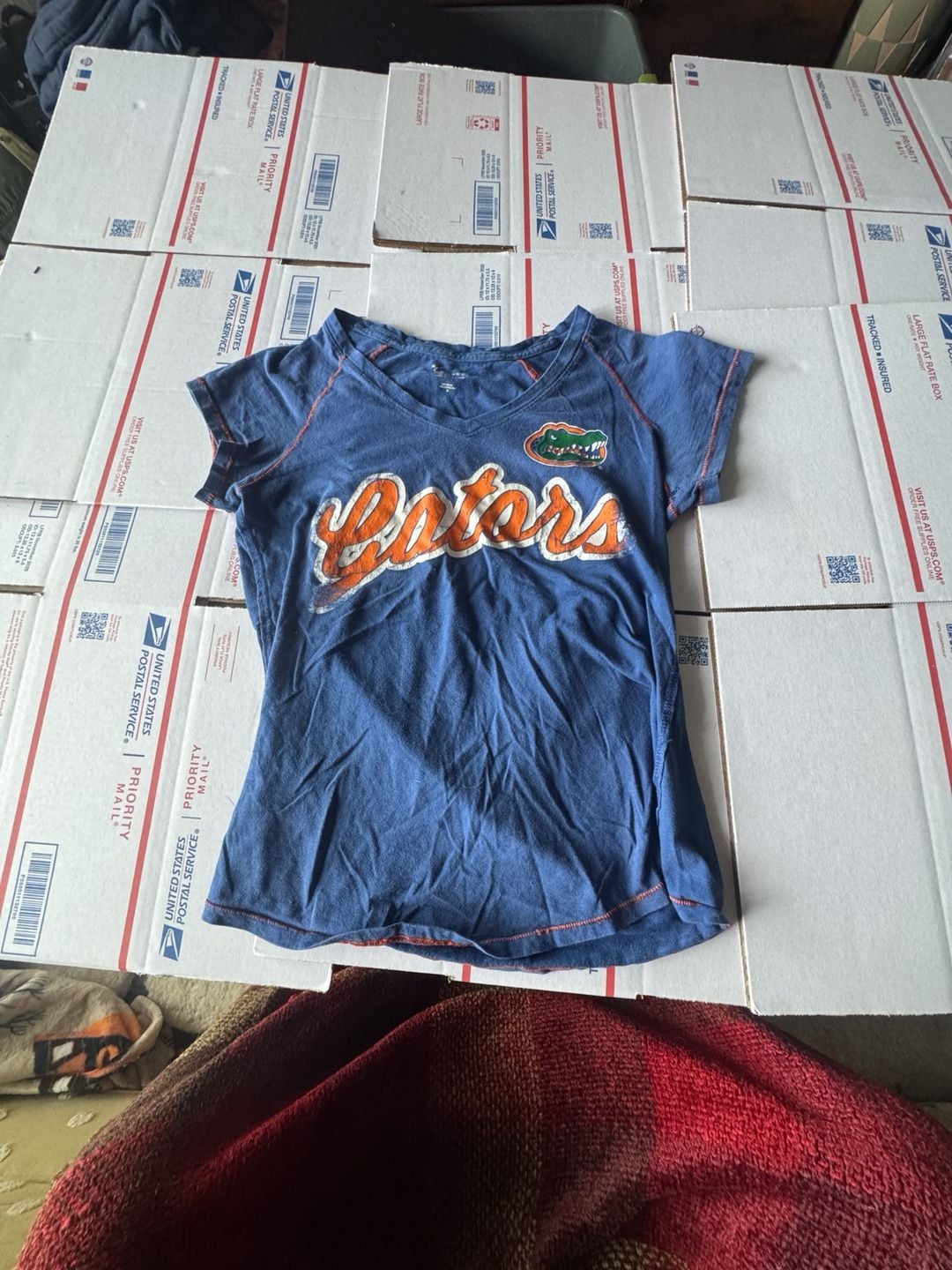 Campus Lifestyle Florida Gators T-Shirt Size M Blue V-Neck Short Sleeve 2
