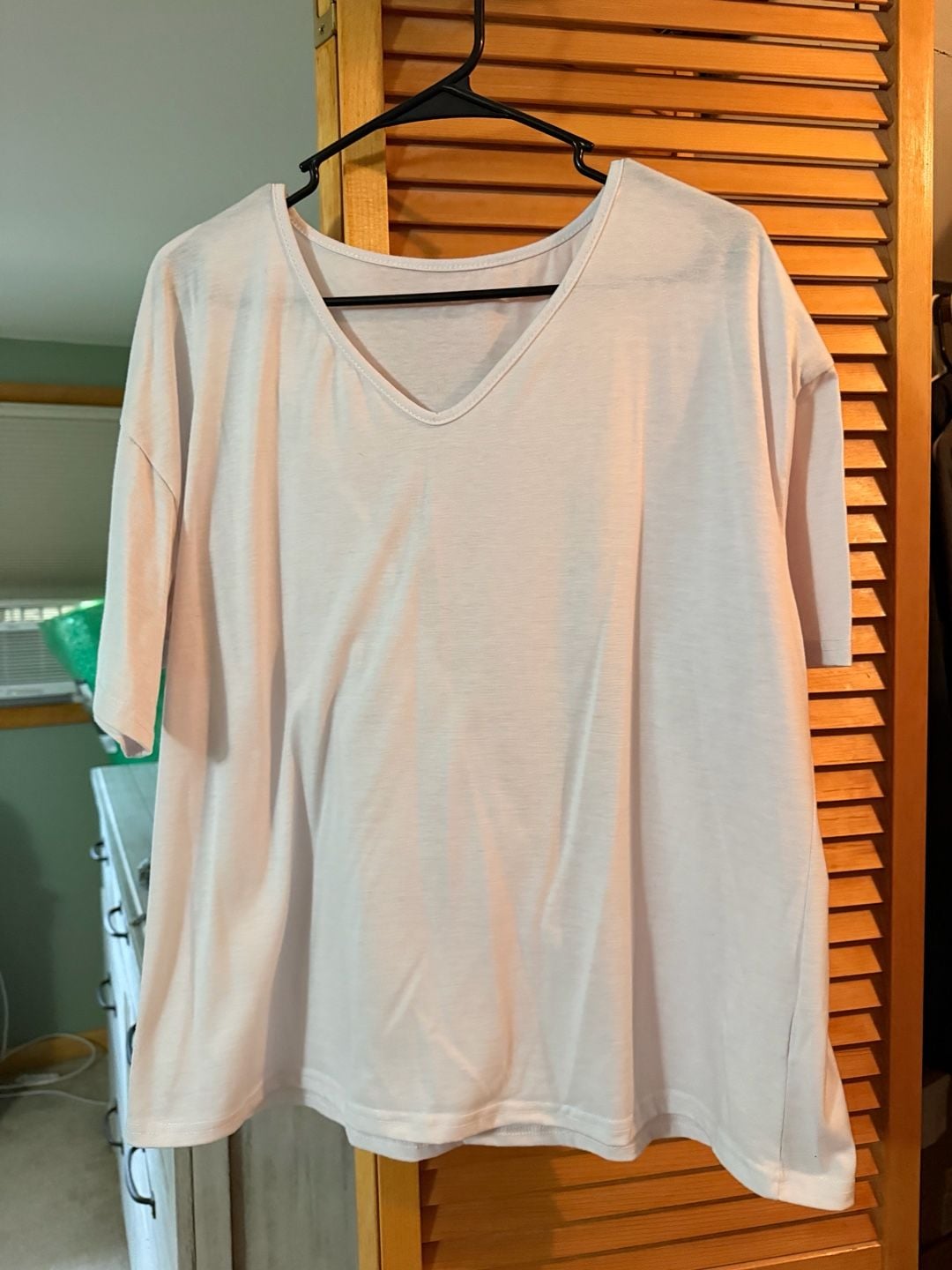 White V-Neck T-Shirt Size 1XL 2