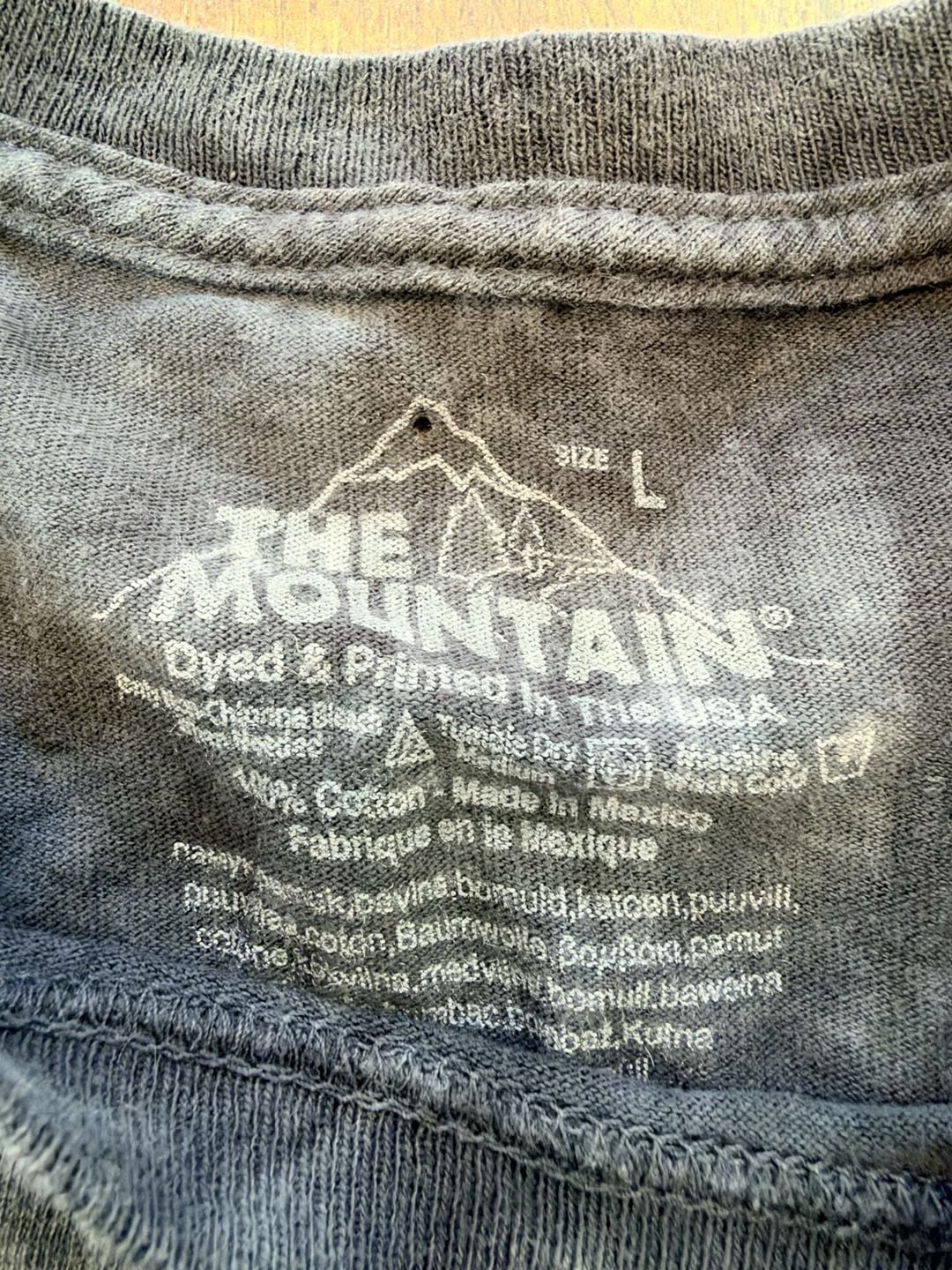 The Mountain Black Lab Dog Graphic T-Shirt Size L Tie Dye Vincent Hie 4