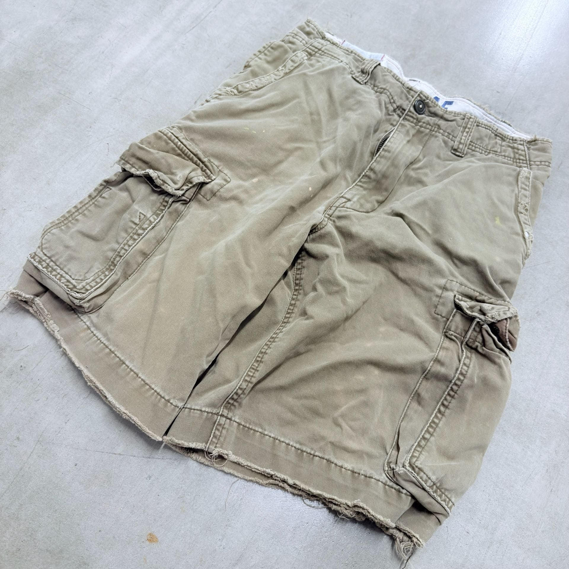 American Eagle Cargo Shorts Size 30 Khaki Cotton Distressed 3