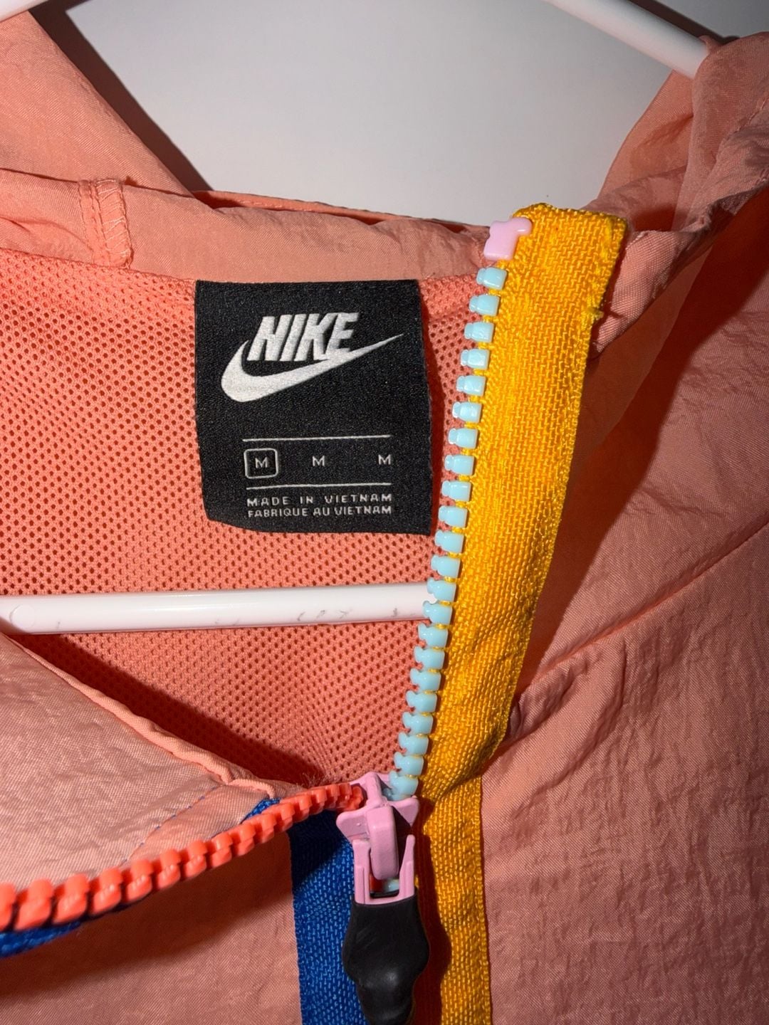 Nike Women’s Coral Pink Colorblock Rainbow Swoosh Windbreaker Jacket Size M 3