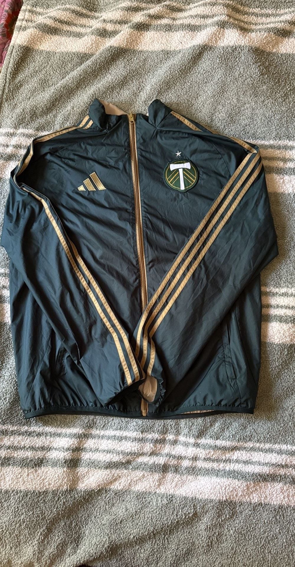 Adidas Reversible Windbreaker Jacket Beige Green 4