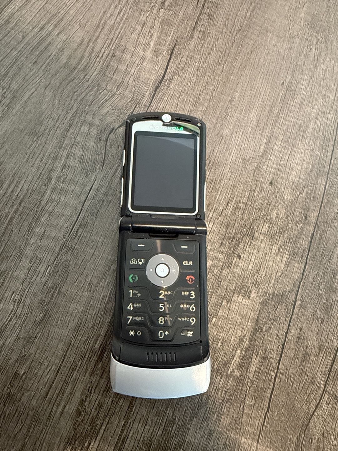 Motorola RAZR V3m Flip Phone Silver 1