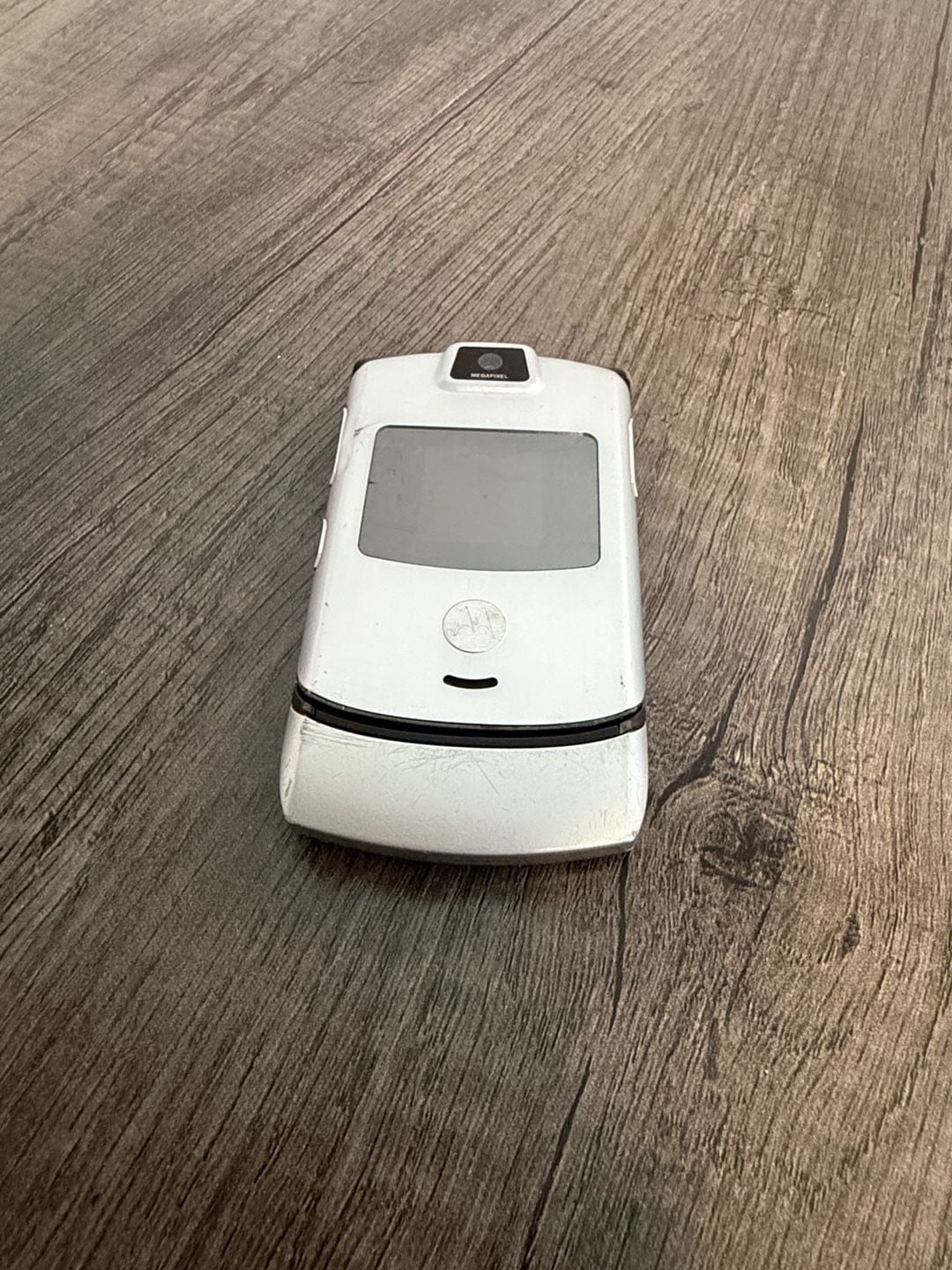 Motorola RAZR V3m Flip Phone Silver 2