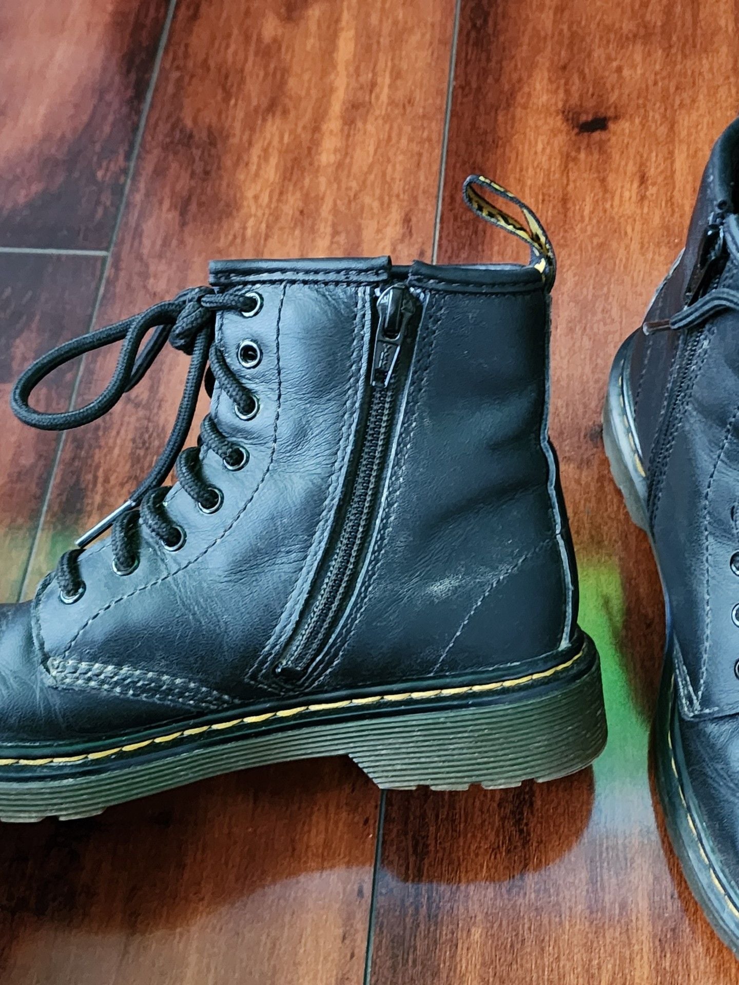 Dr. Martens 1460 Junior 8 Eye Combat Boots US Kids 2 EU 33 8