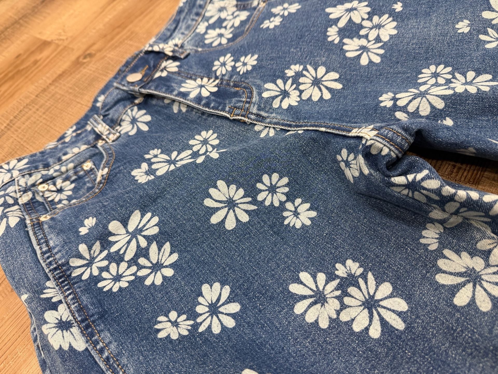 Flamingals Floral Print Barrel Leg Denim Jeans Size L Blue White 3