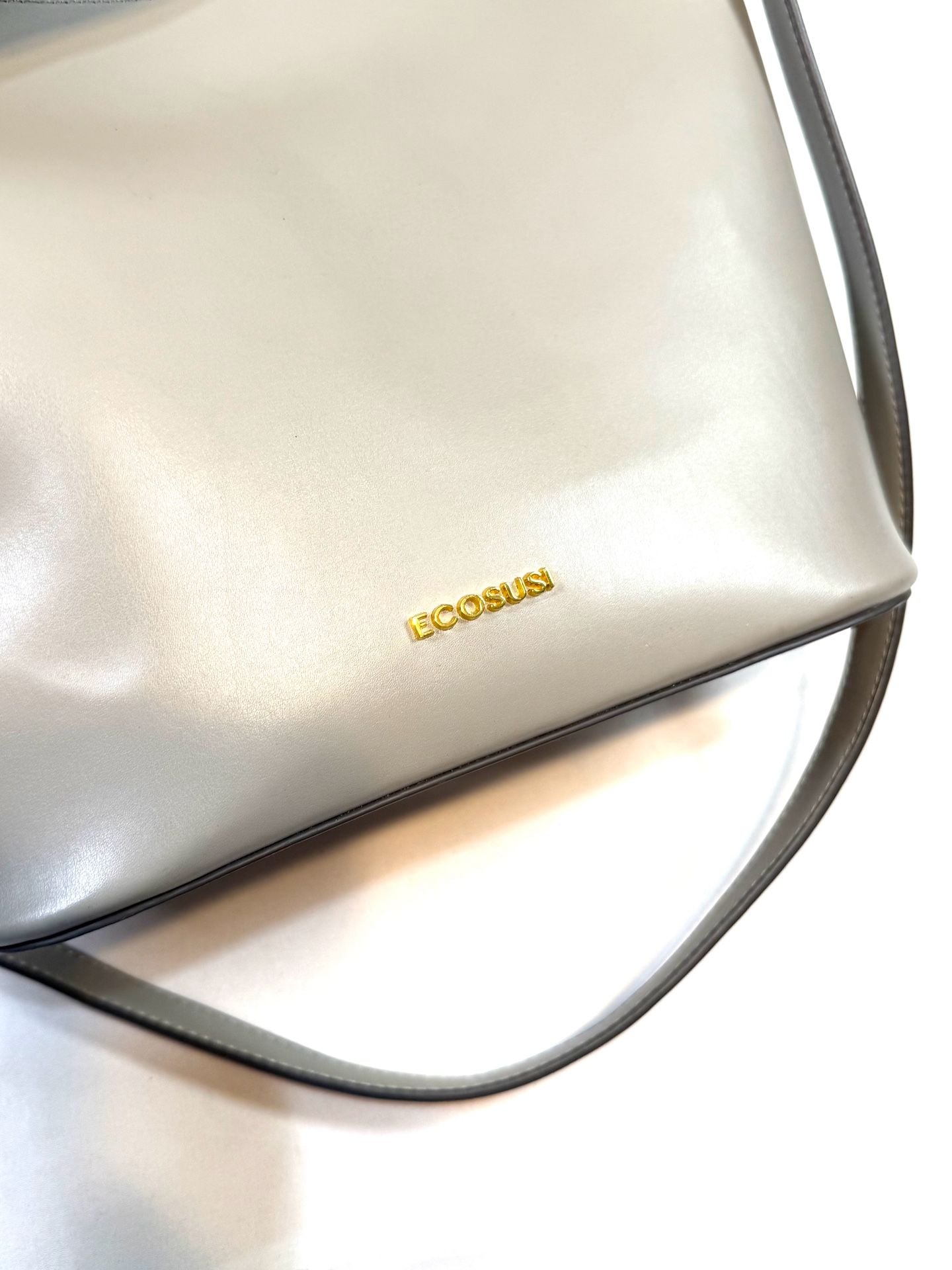 ECOSUSI Women's Bucket Bag Quiet Luxury Old Money Preppy Minimalist Heritage Greige Taupe Vegan Leather Crossbody Shoulder Bag Gold Hardware Drawstring Tie Zip Pocket 10