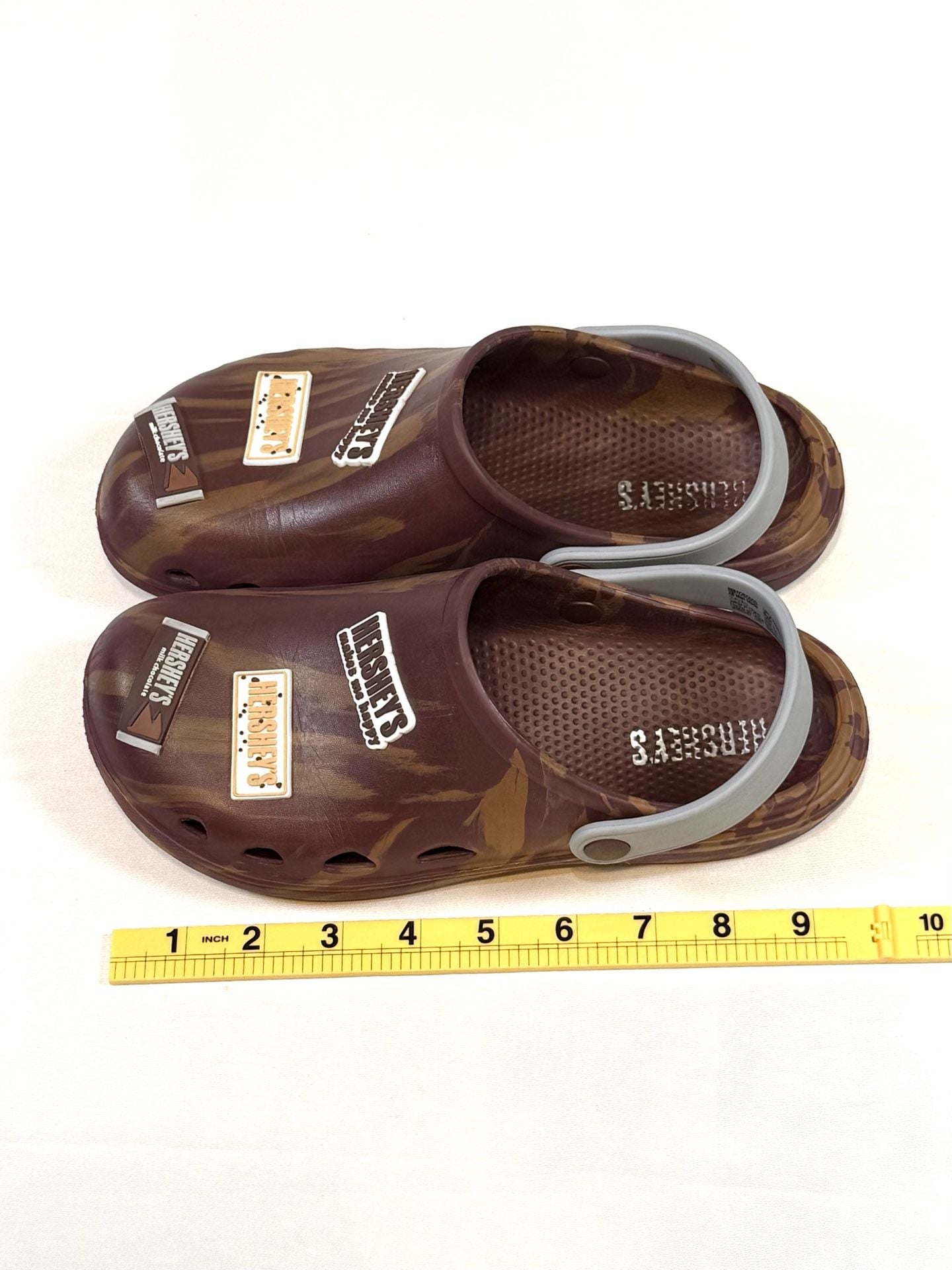 Hershey's Youth Boy's Clogs Size 4 Y2K Americana Indie Vanguard Gorpcore Brown Burgundy Swirl Chocolate Charms Slip On Foam Garden Beach Shoes Licensed 3