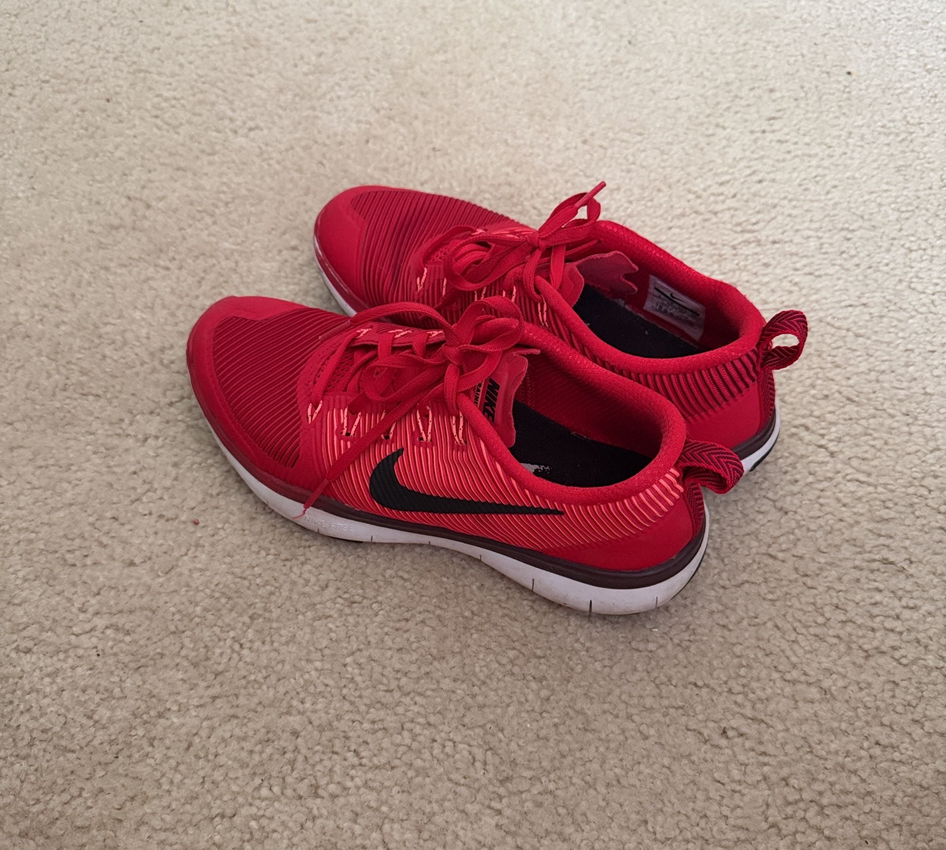 Nike Free Train Versatility MENS Size 9 Red Black Athletic Shoes 2