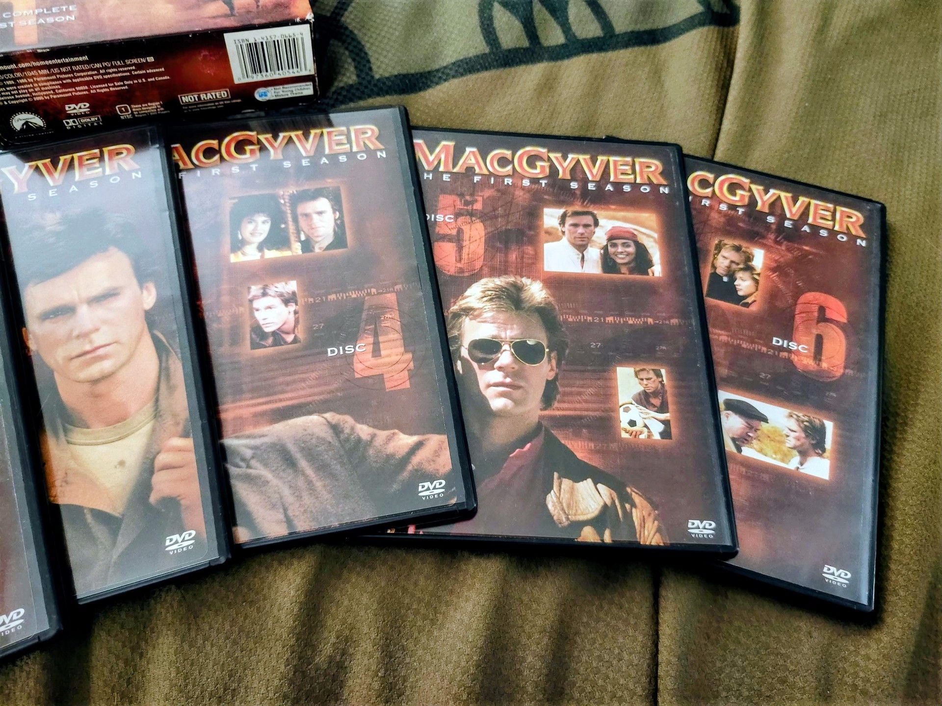 Paramount MacGyver The Complete First Season DVD 6-Disc Set 4