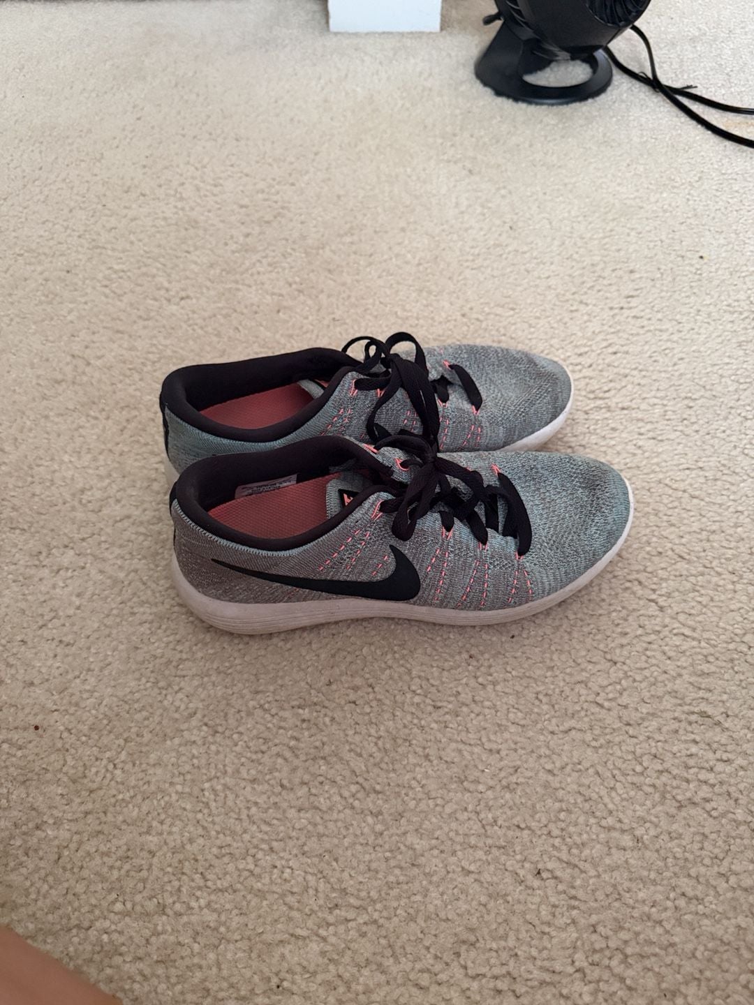 Nike LunarEpic Low Flyknit Size 10 Gray Running Shoes 2