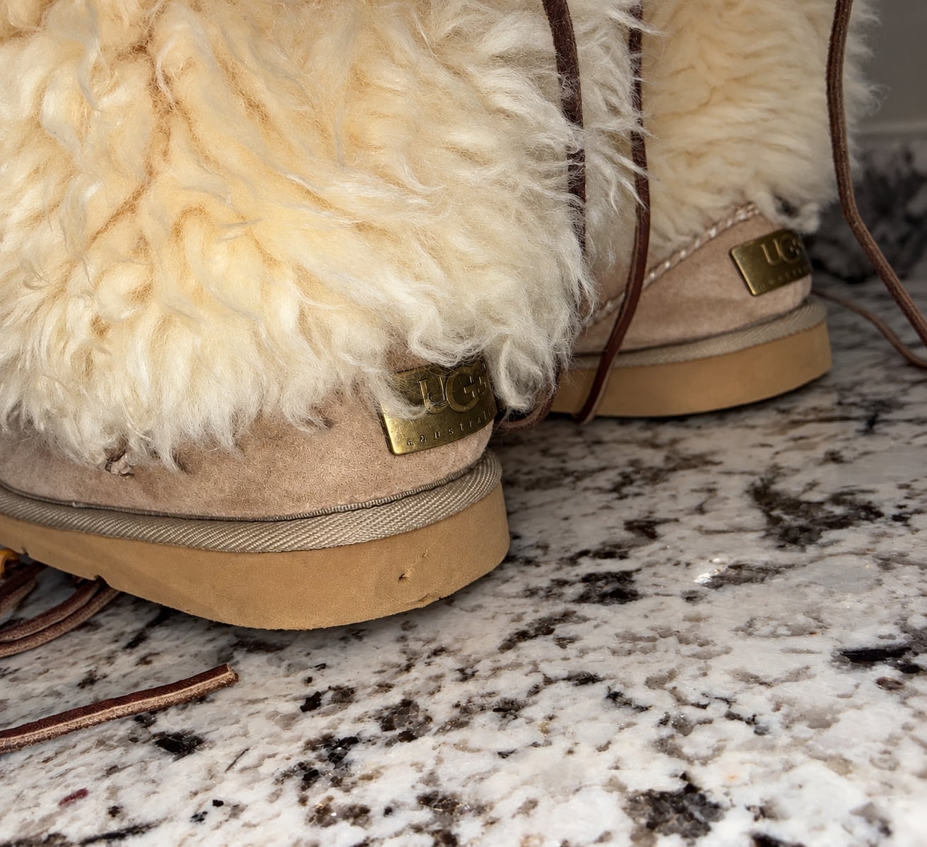 UGG Rainier Boots Style 5189 Suede Sheepskin Shearling Vintage Y2K size 7 beaded 7