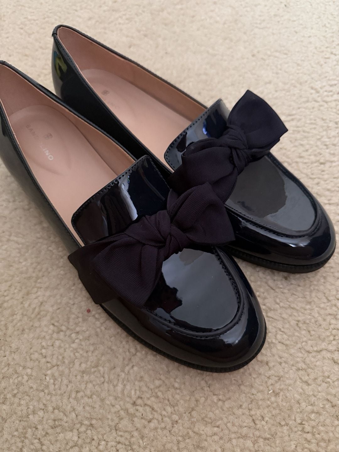 Bandolino Lindio Bow Loafer Size 11M Navy Patent 3