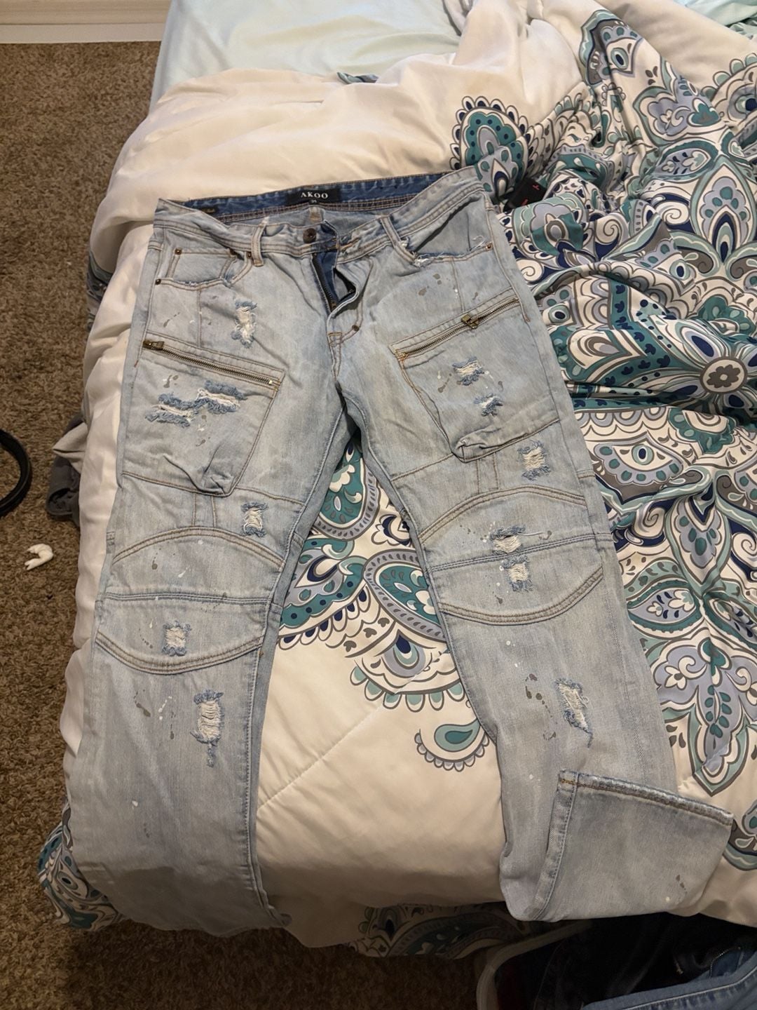 Akoo Biker Cargo Denim Jeans Size 34 Light Wash Distressed Paint Splatter 2