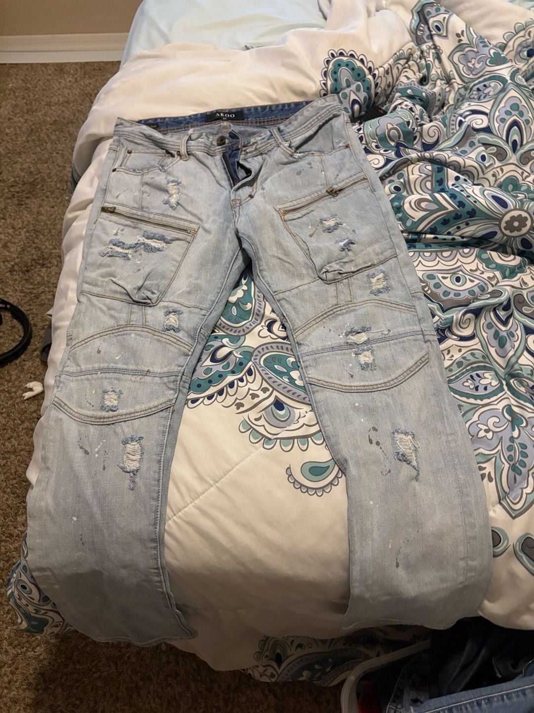 Akoo Biker Cargo Denim Jeans Size 34 Light Wash Distressed Paint Splatter 3