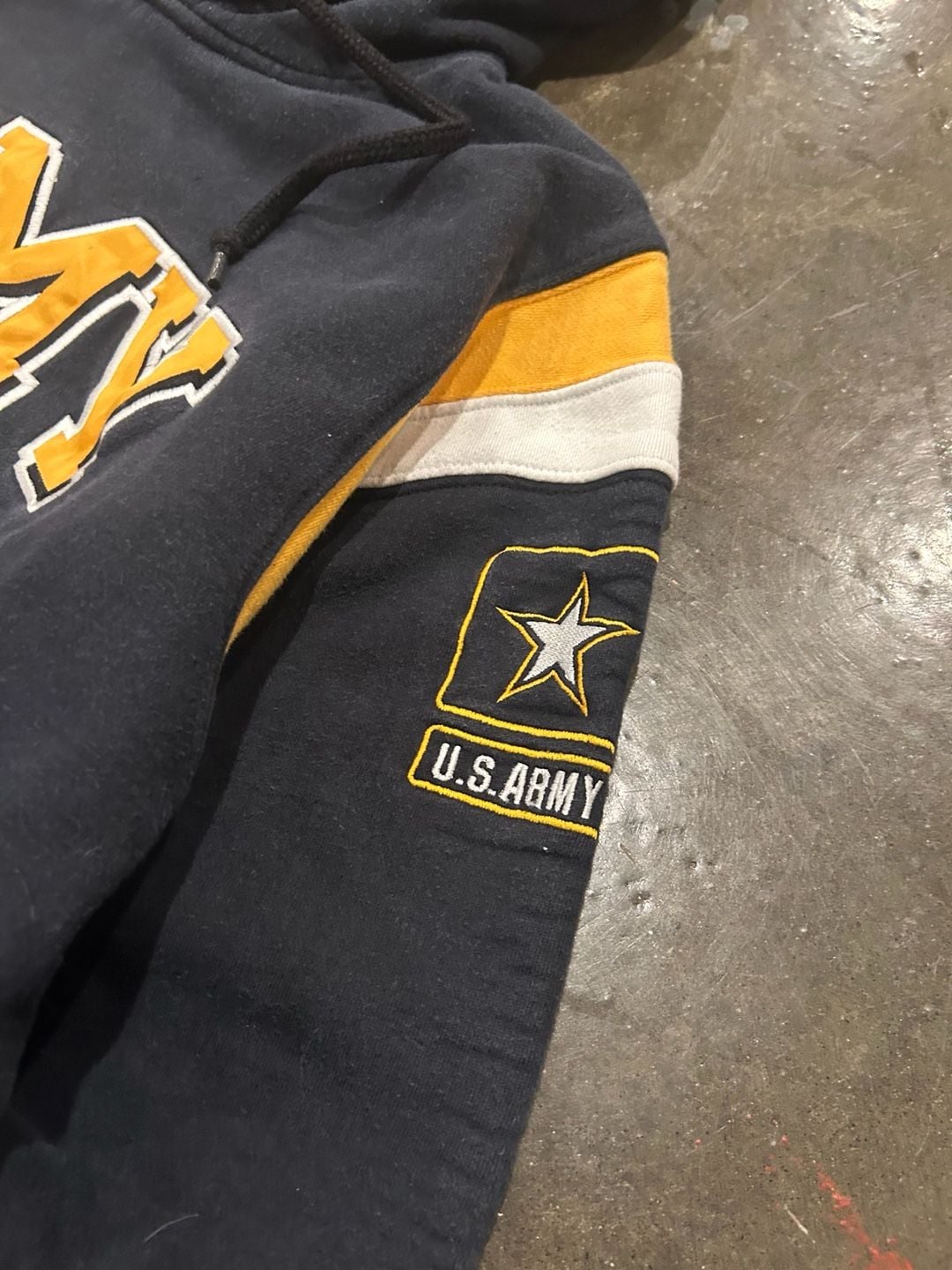 Vintage 90s Champion US Army Strong Bastogne Hoodie Black 3