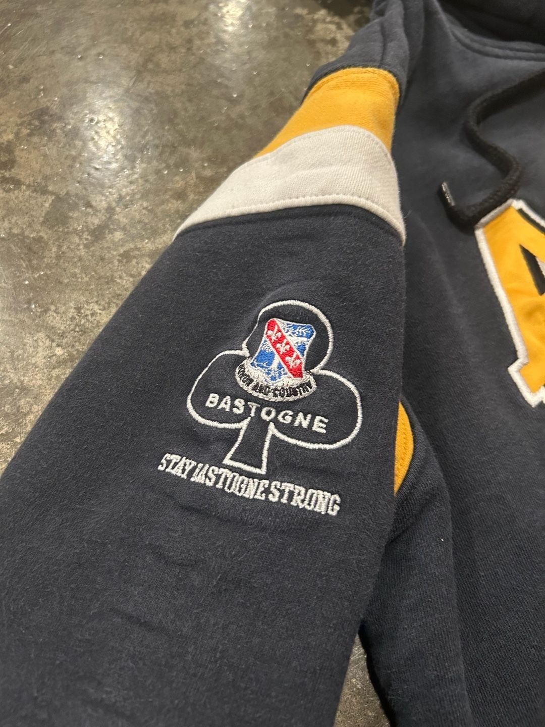 Vintage 90s Champion US Army Strong Bastogne Hoodie Black 4