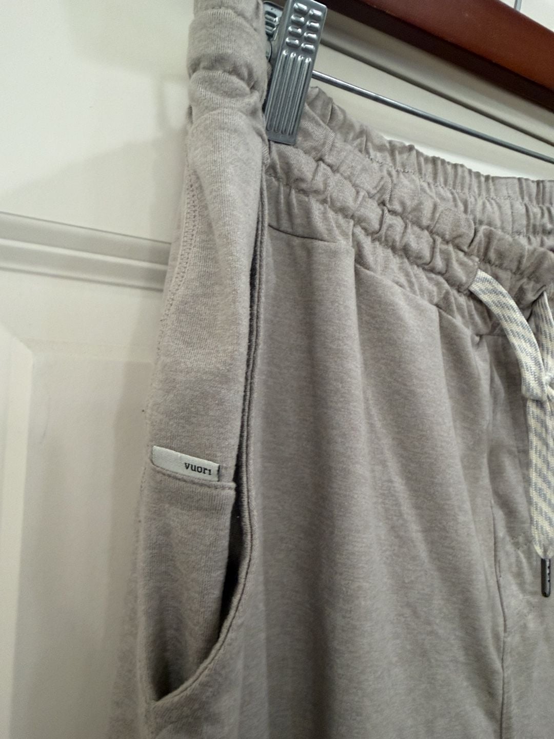 Vuori Daily Jogger Pants Size XL Gray Drawstring Pockets 3